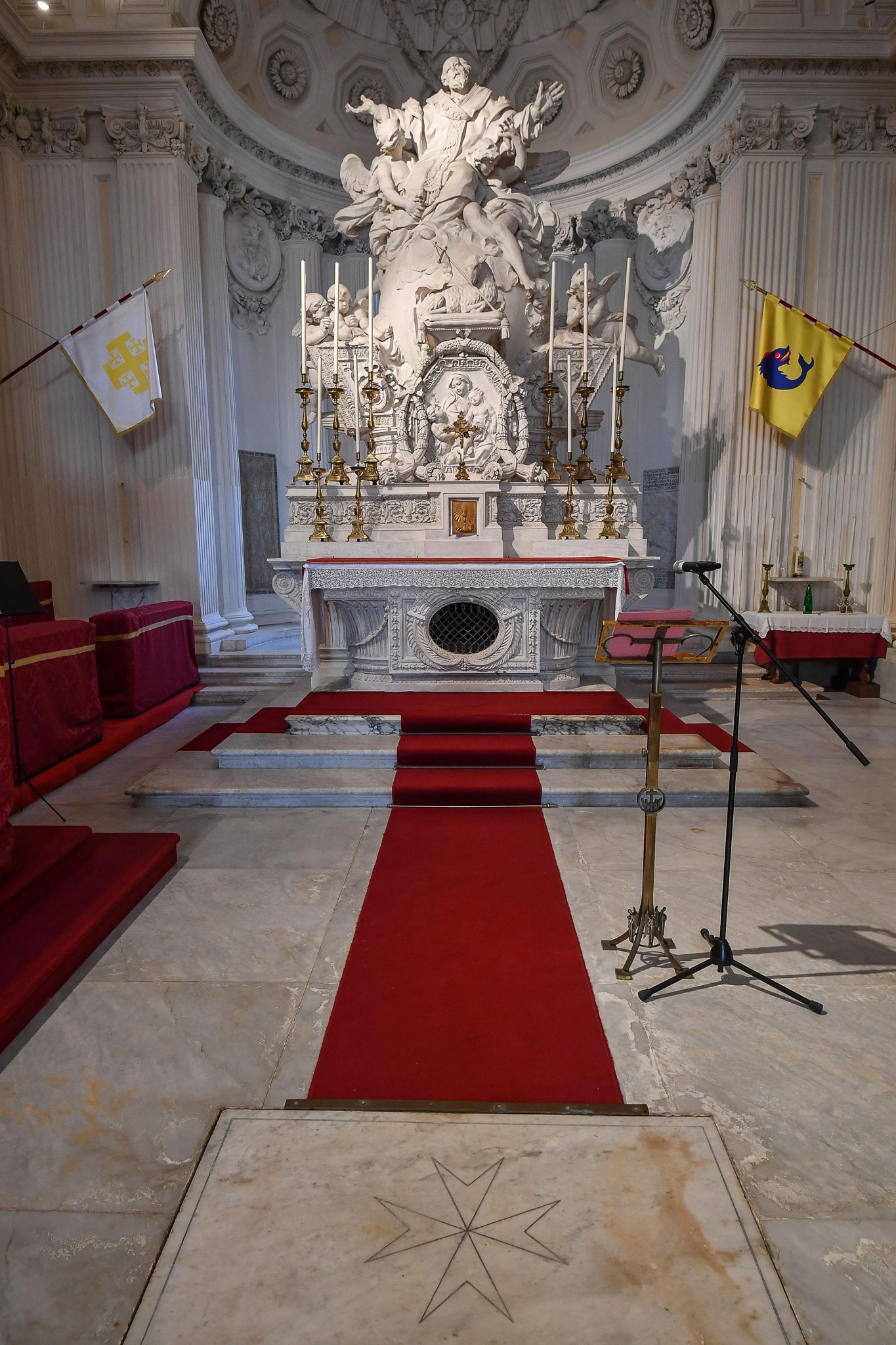 Chiesa di Santa Maria in Aventino, altare San Basilio e abside