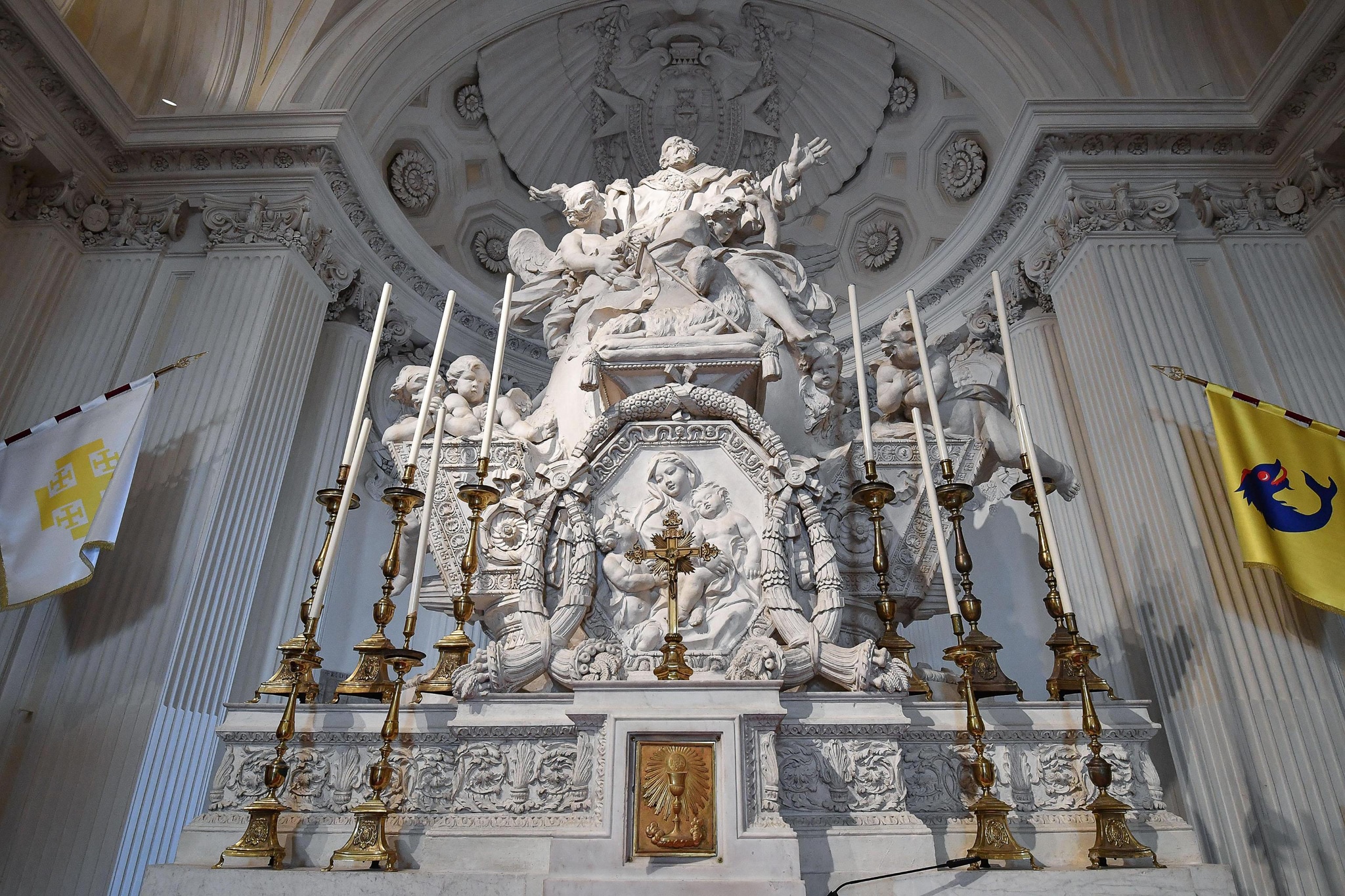 Chiesa di Santa Maria in Aventino, altare di San Basilio in Gloria, di Tommaso Righi, su disegno di Piranesi.