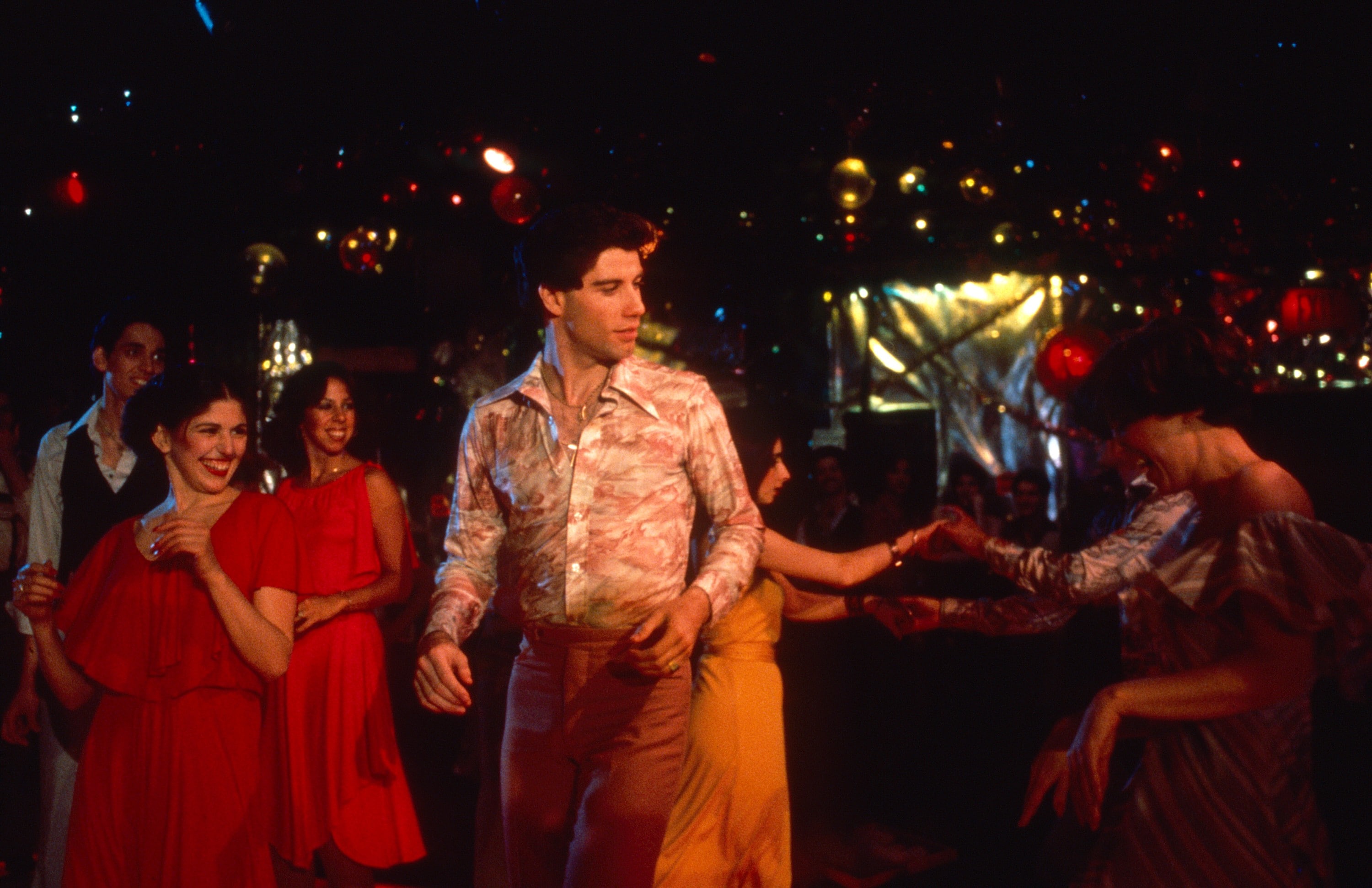 L'ingresso in discoteca di Tony Manero sulle note della Quinta di Beethoven versione disco-dance. La febbre del sabato sera, 1977