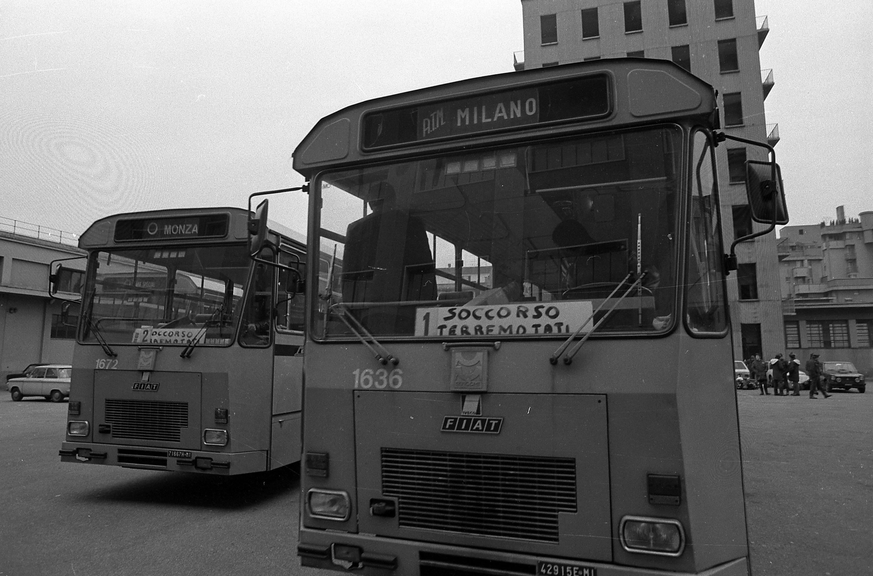 Autobus inviati da Milano per il soccorso dei terremotati