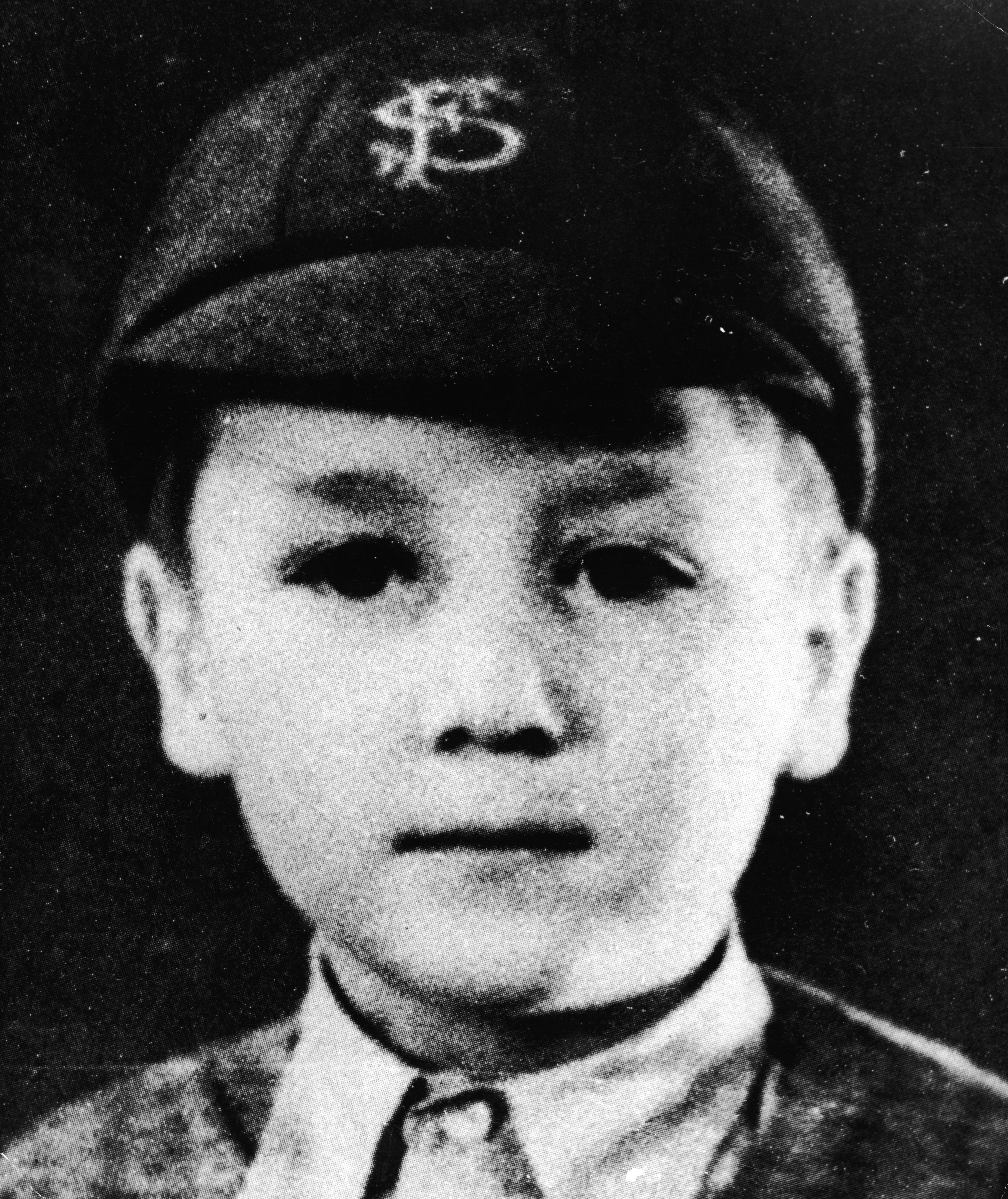 John Lennon a 8 anni con la divisa della scuola