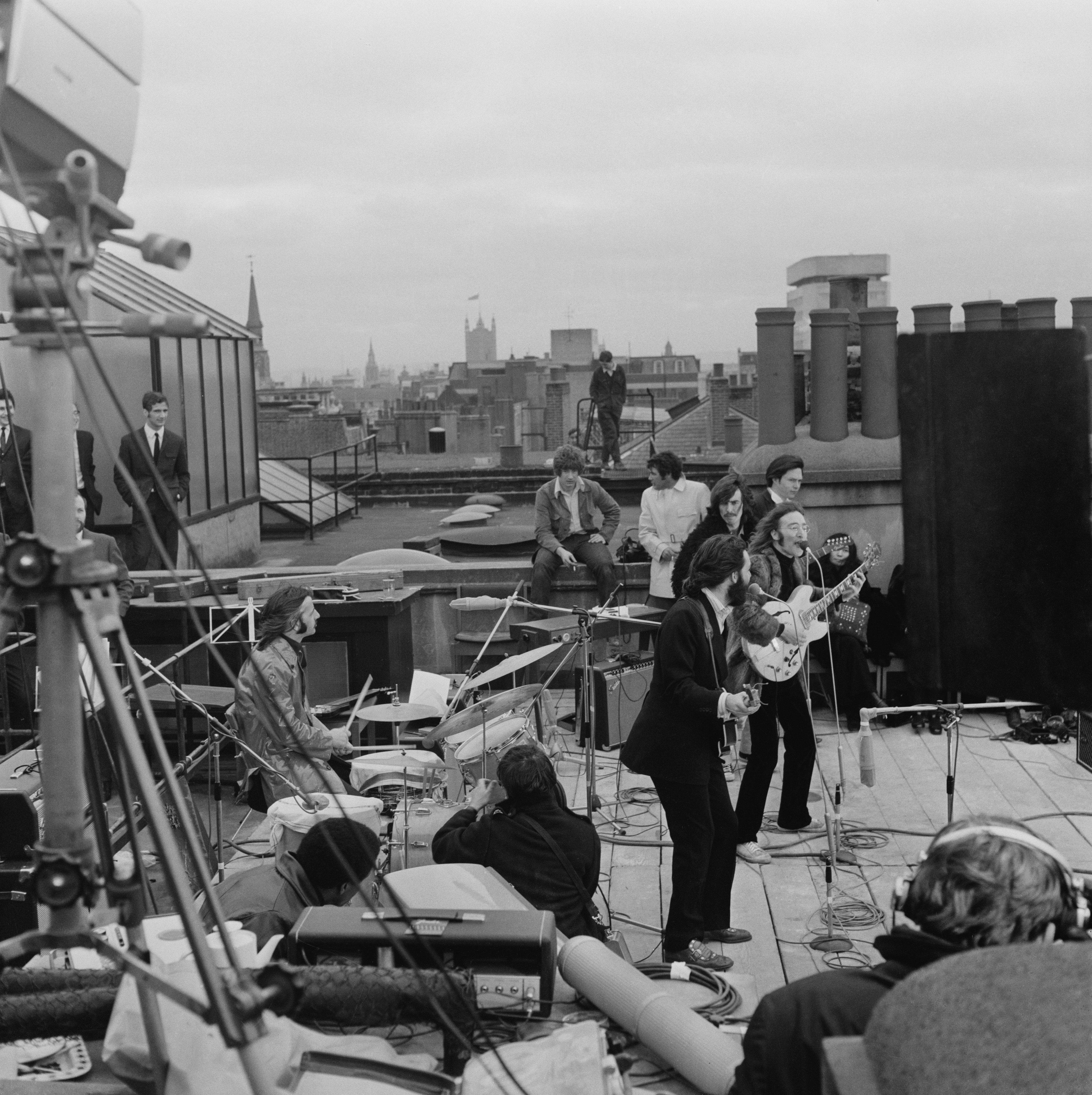 30 gennaio 1969. I Beatles suonano sul tetto della Apple Records a Londra il loro concerto d'addio. Passerà alla storia come il "Rooftop Concert"