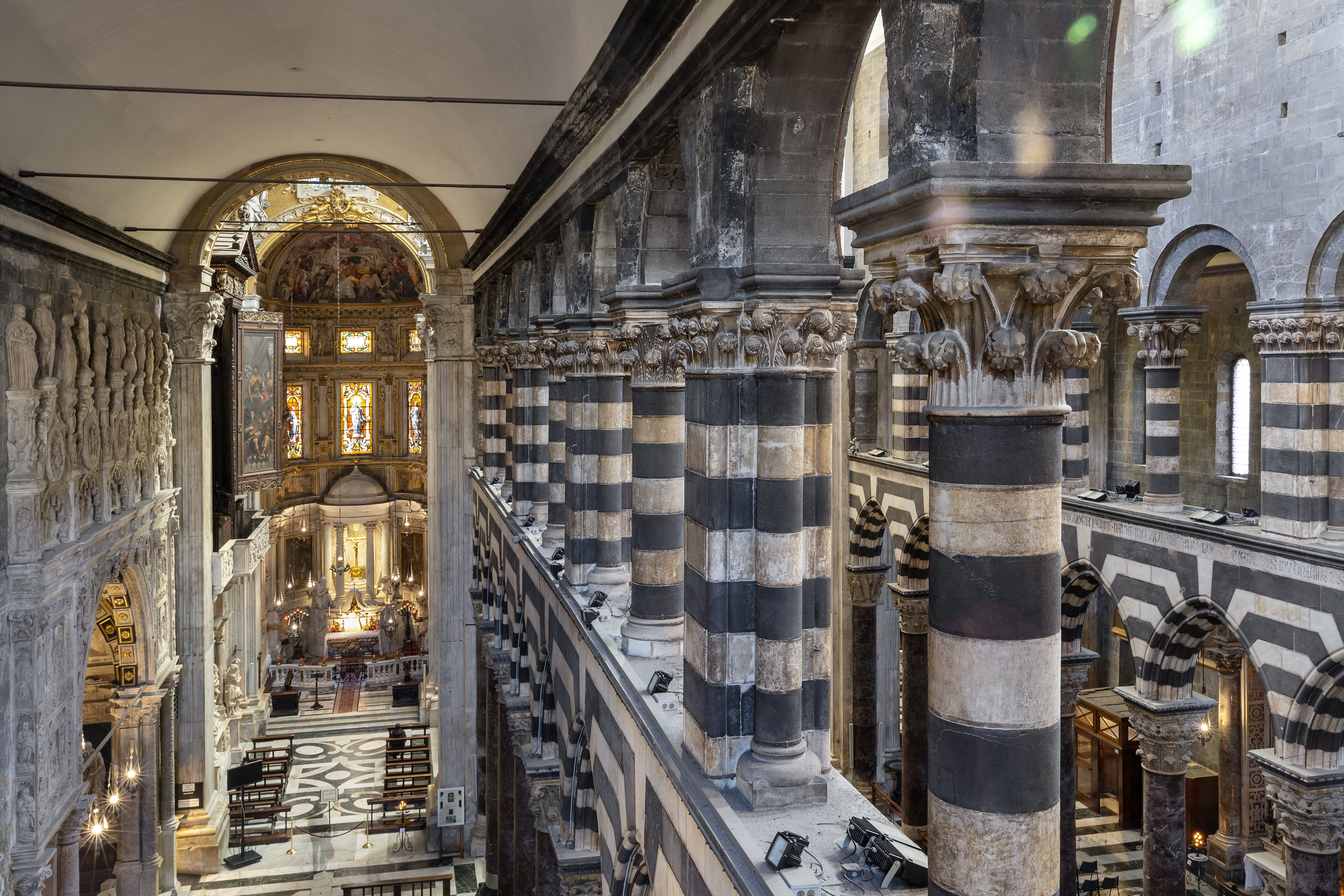 Cattedrale di San Lorenzo. Interno. Foto di Fabio Bussalino