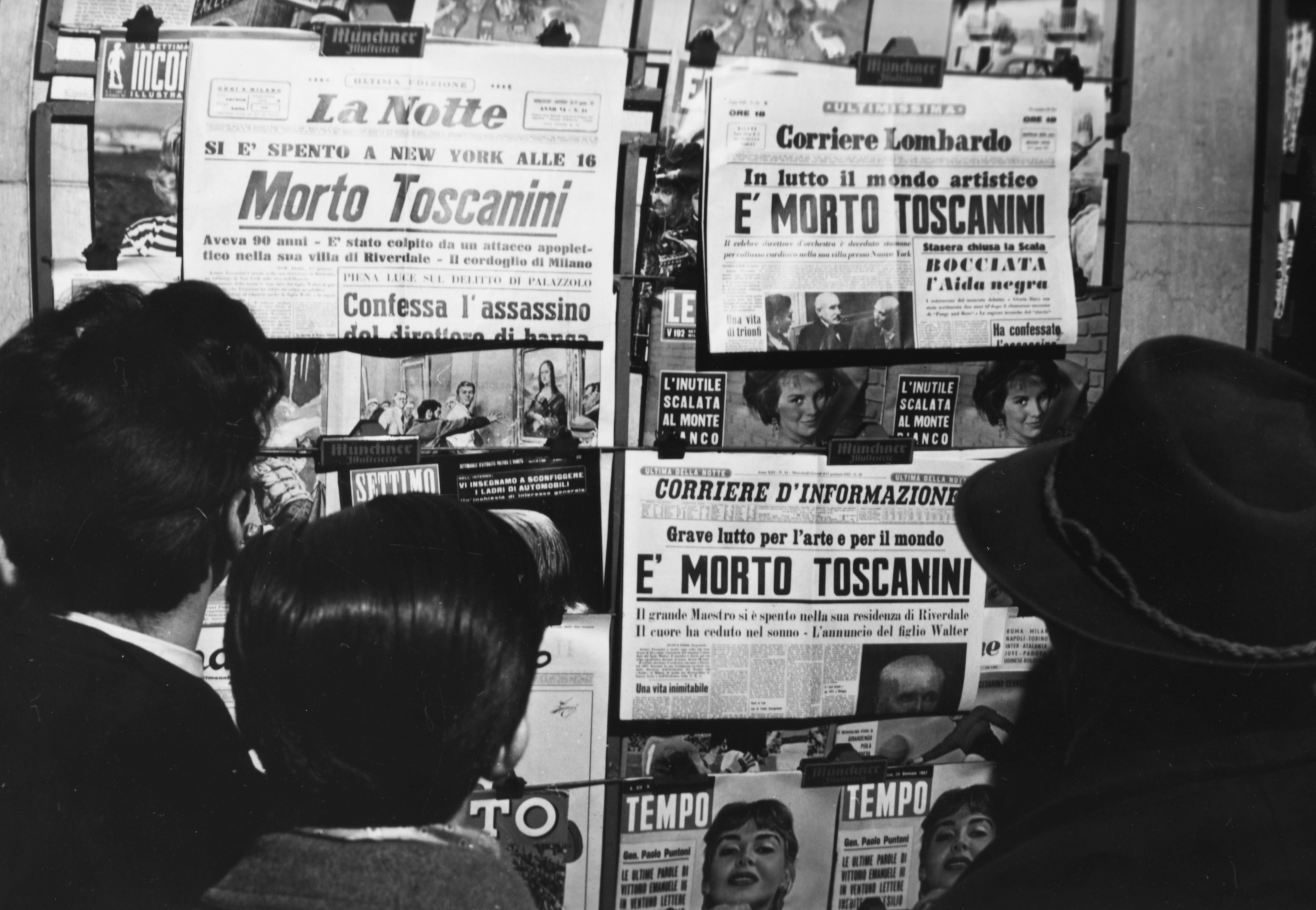1957. I quotidiani italiani annunciano la morte di Arturo Toscanini, avvenuta a New York.