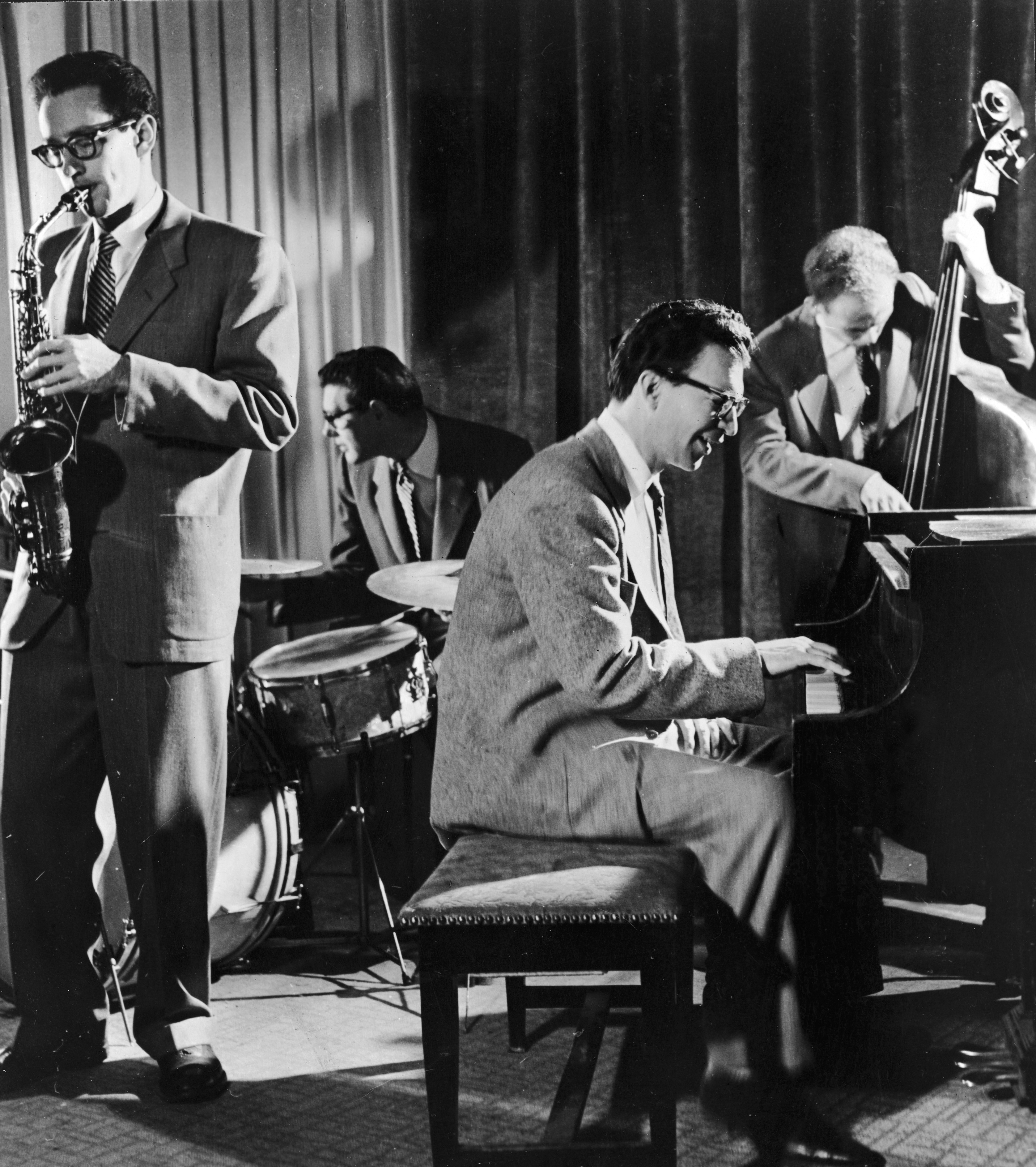 1967. The Dave Brubeck Quartet. Da sinistra: Paul Desmond (sax alto), Joe Dodge (batteria), Dave Brubeck e Bob Bates (contrabbasso).