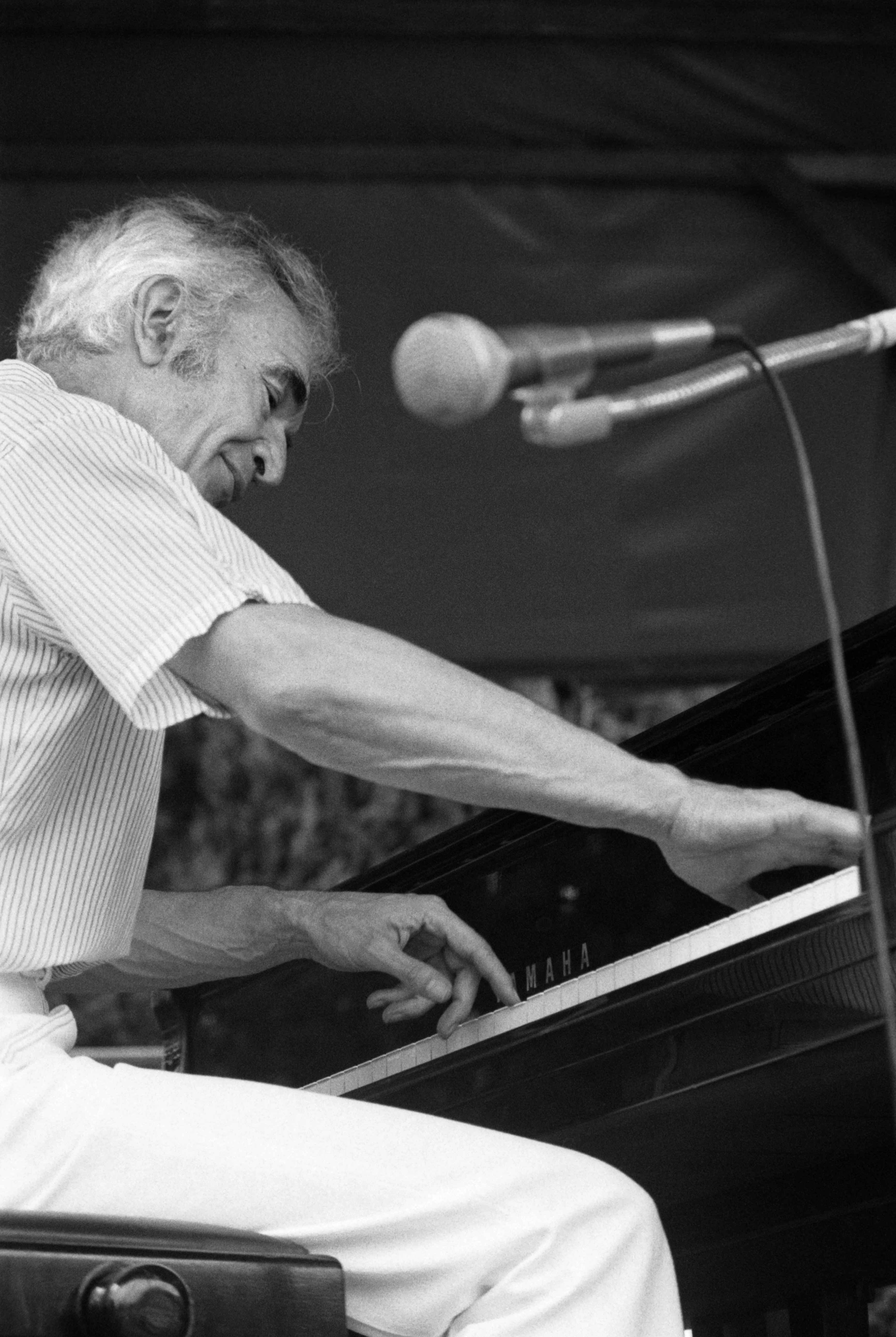 1982. Dave Brubeck suona il piano durante il 9°Jazz Festival di Nizza.