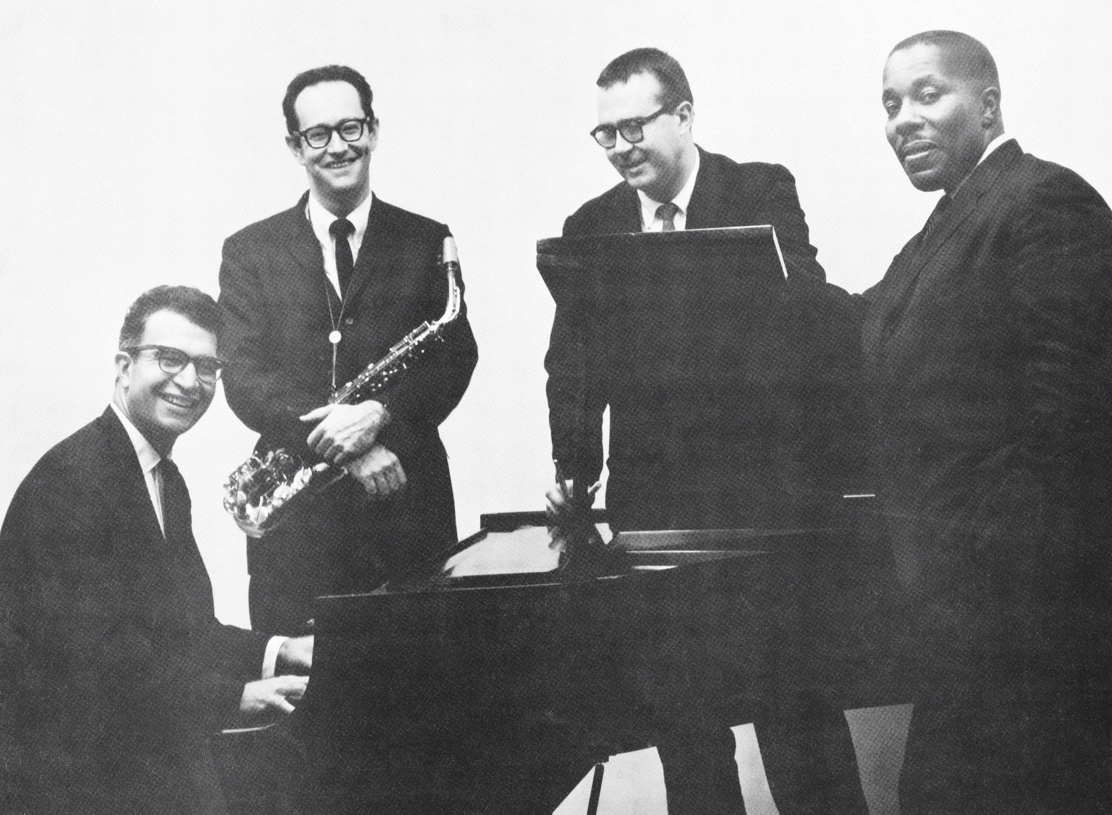 1960s. The Dave Brubeck Quartet. Da sinistra: Dave Brubeck, Paul Desmond (sax alto), Joe Morello (batteria), Eugene Wright (contrabbasso).