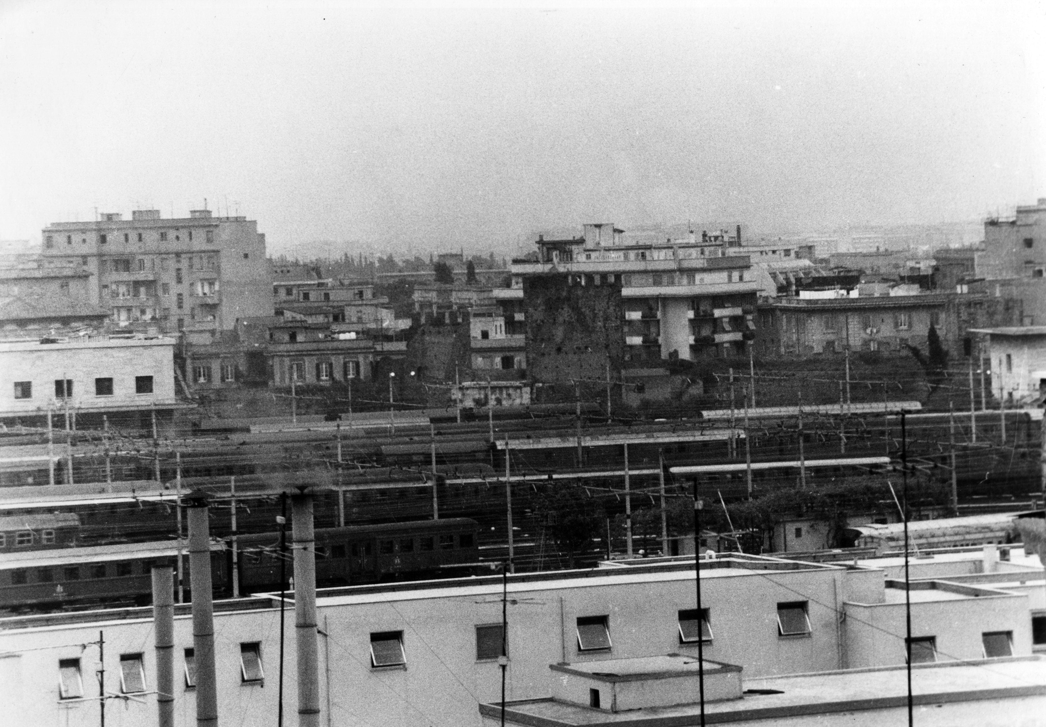 1978. I binari di Stazione Termini visti dall'alto © Foto Contrasto