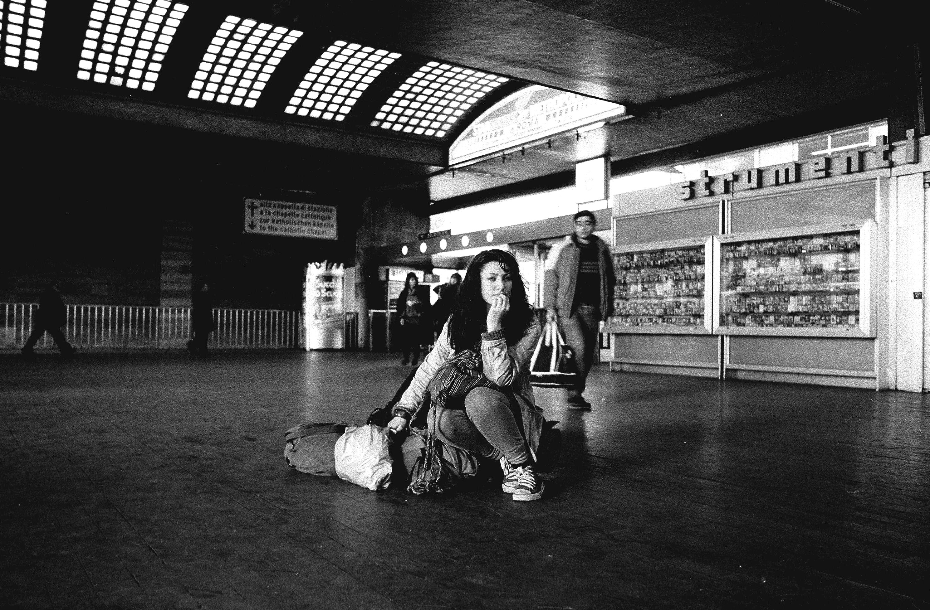 1987. Turista in attesa © Foto Contrasto
