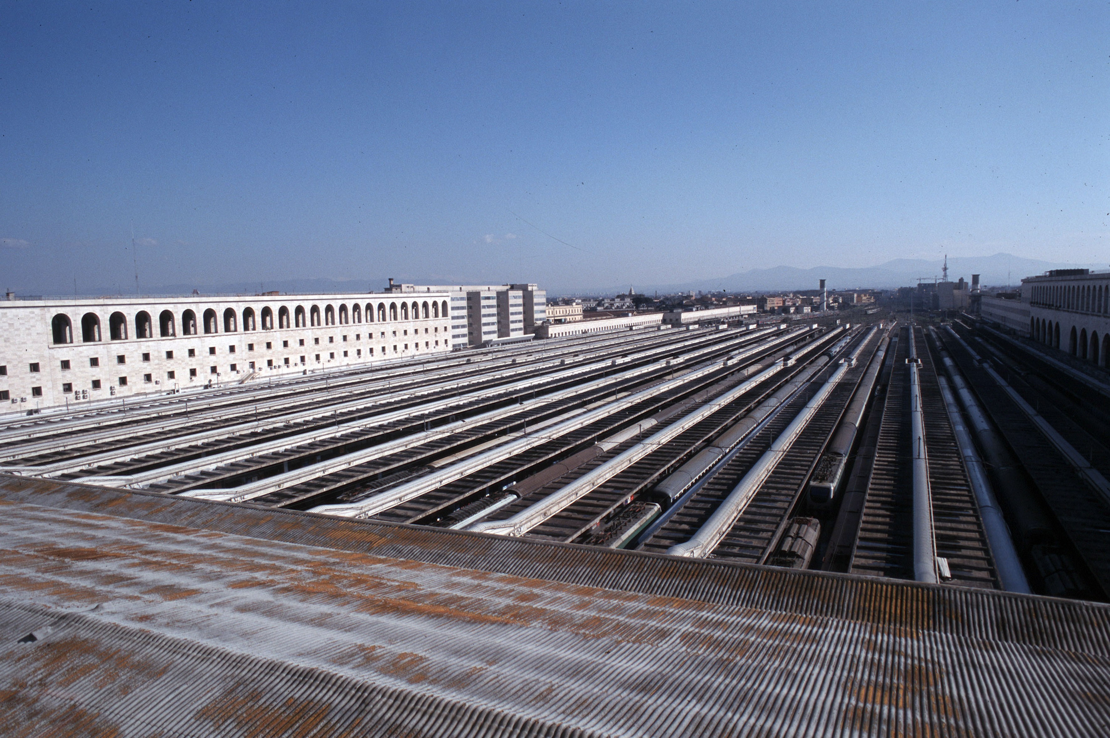 2003. Veduta dei binarti dall'alto © Foto Contrasto