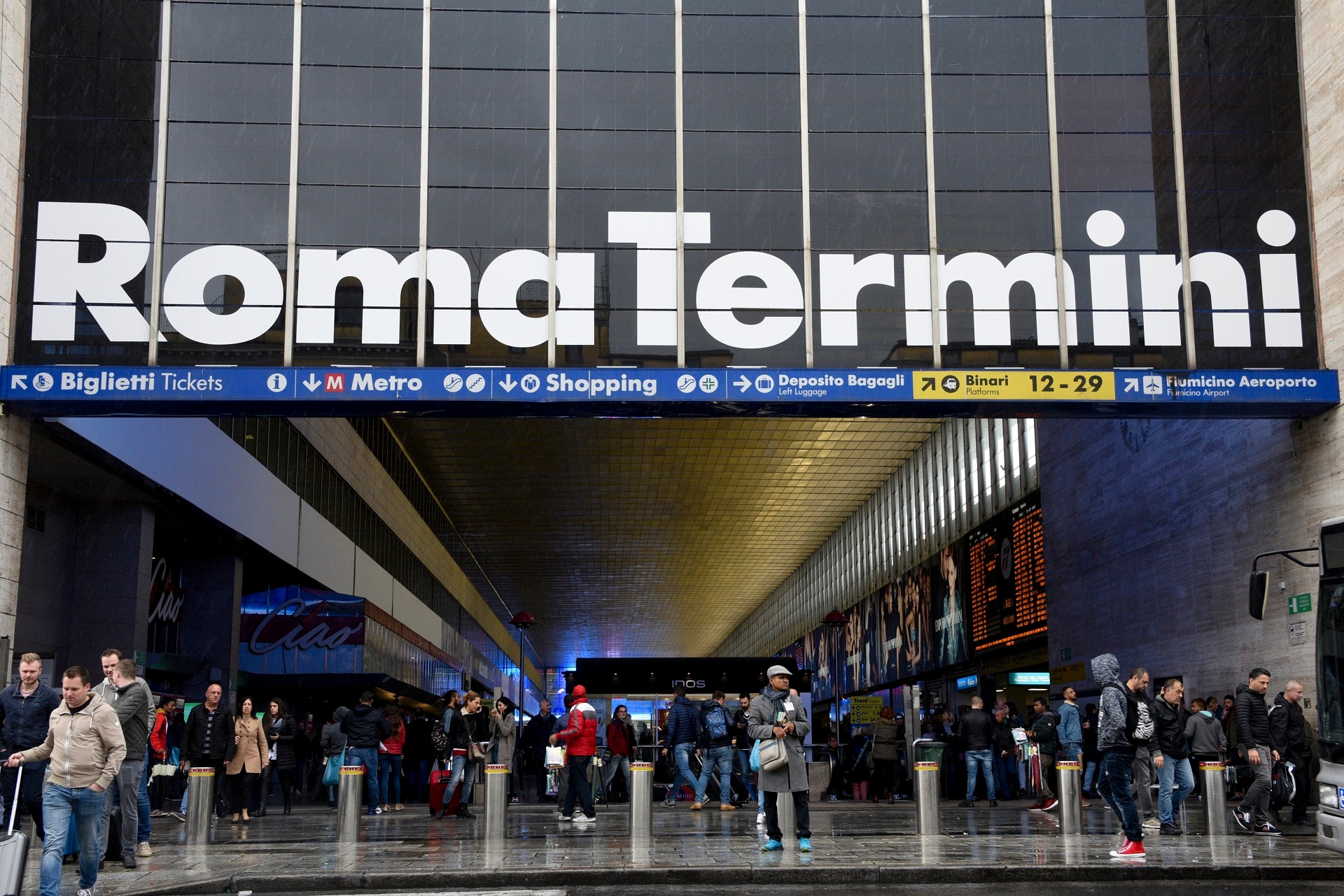 2014. Roma Termini, entrata da via Giolitti © Foto Contrasto