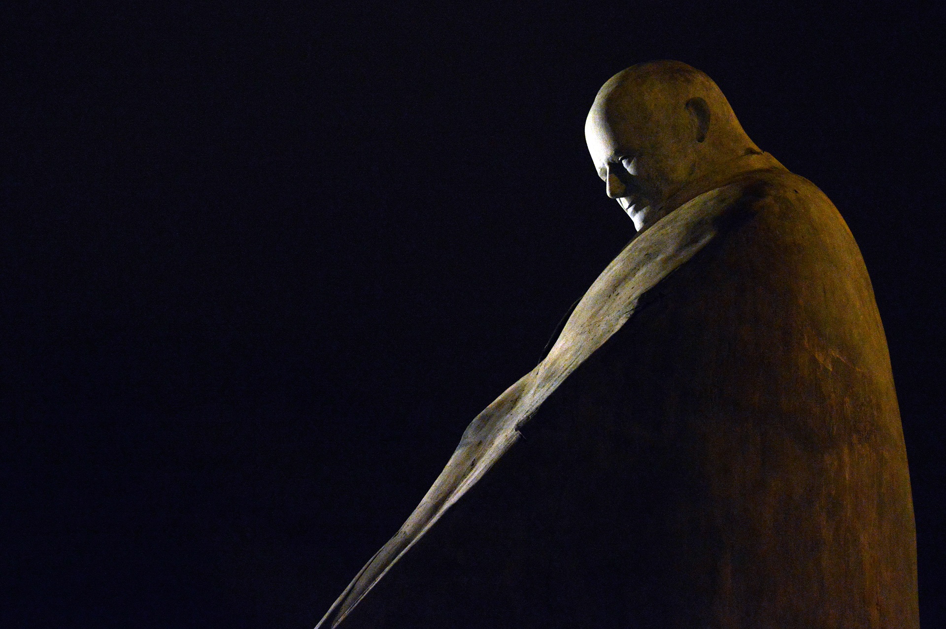 2015. Statua di Giovanni Paolo II, opera di Oliviero Rinaldi, inaugurata nel 2011, dettaglio © Foto Getty