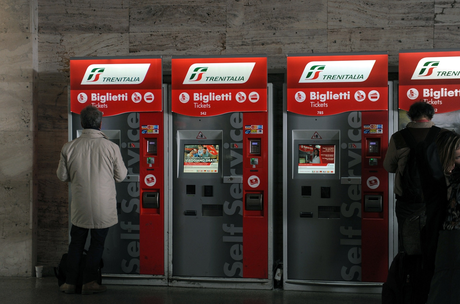 2016. Moderne macchine per biglietti © Foto Contrasto