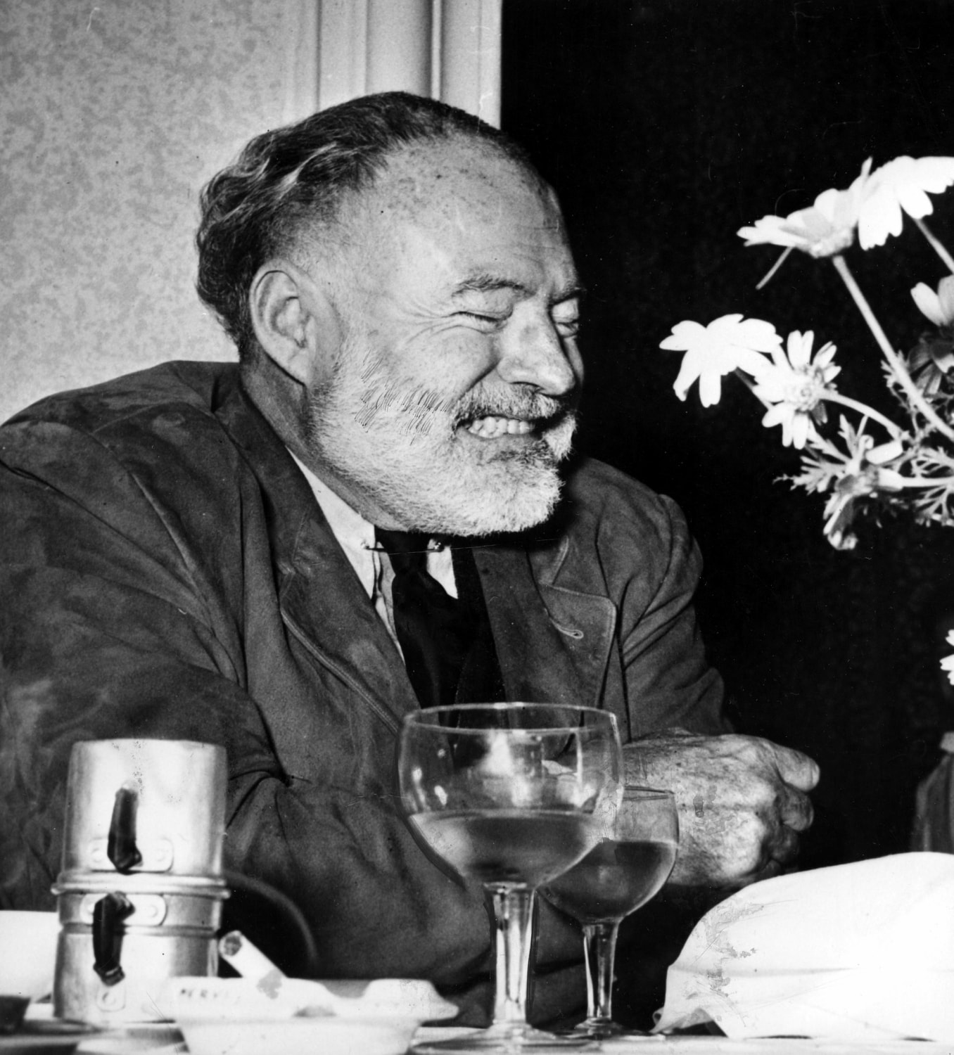  “Allora prendiamo un altro Martini” disse la ragazza. “Lo sai che non avevo mai bevuto un Martini prima di conoscerti?”. “Lo so. Ma li bevi talmente bene” - Ernest Hemingway