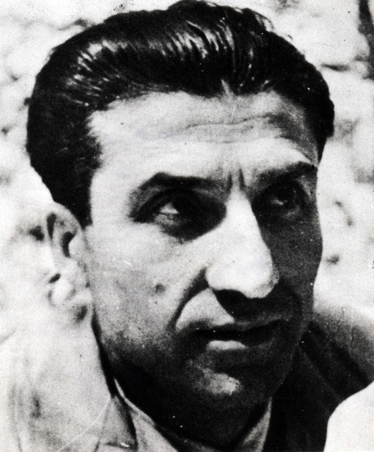“Perdono tutti e a tutti chiedo perdono. Va bene? Non fate troppi pettegolezzi” Cesare Pavese, 27 agosto 1950 (parole riportate su una copia dei Dialoghi con Leucò ritrovata accanto al suo corpo senza vita)