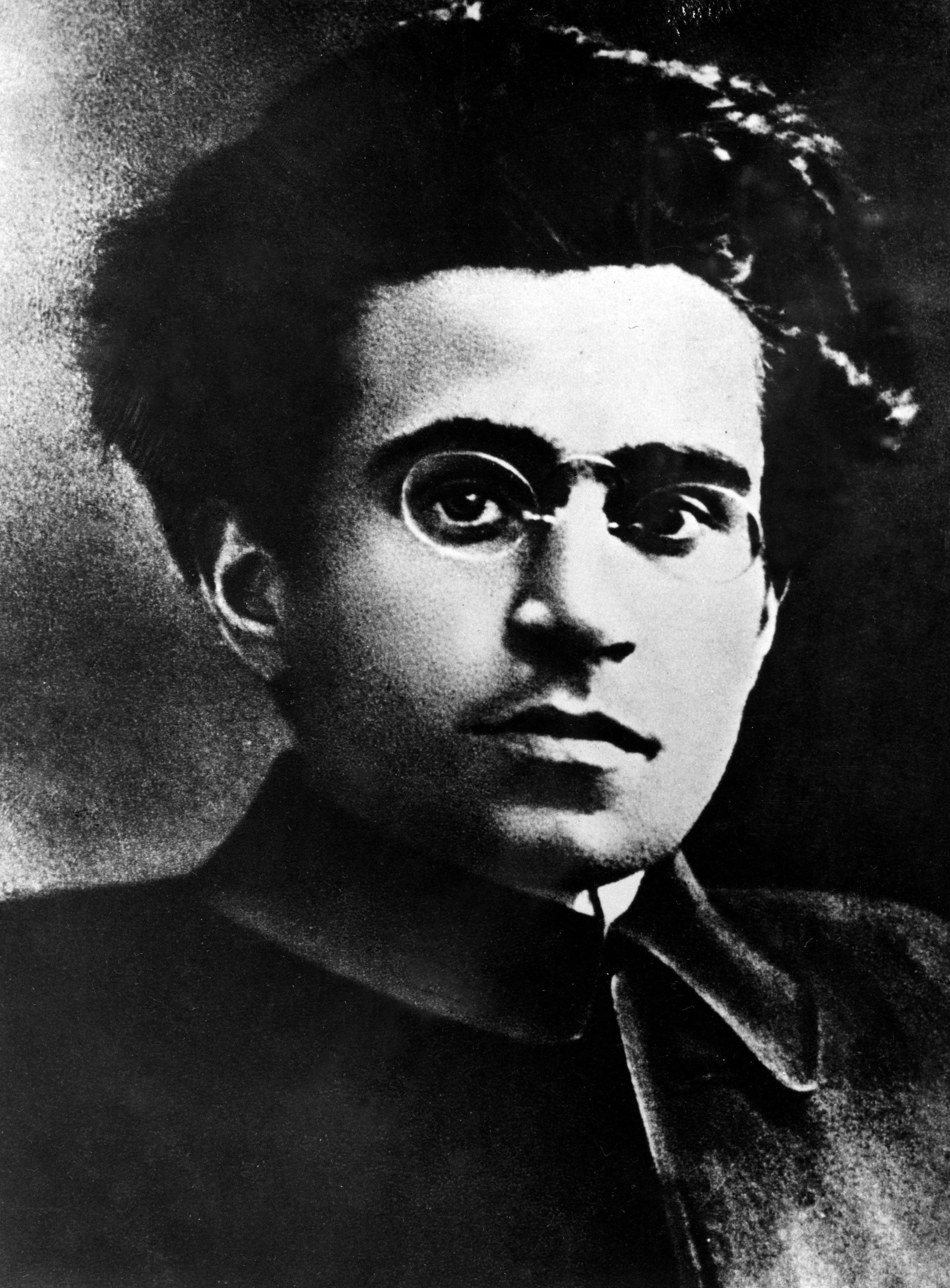 Antonio Gramsci a Livorno fa parte della corrente scissionista. Membro del Comitato Centrale del nuovo partito dal gennaio 1921, di cui ne diventa segretario nel 1924, allontanandosi dalle posizioni di Bordiga