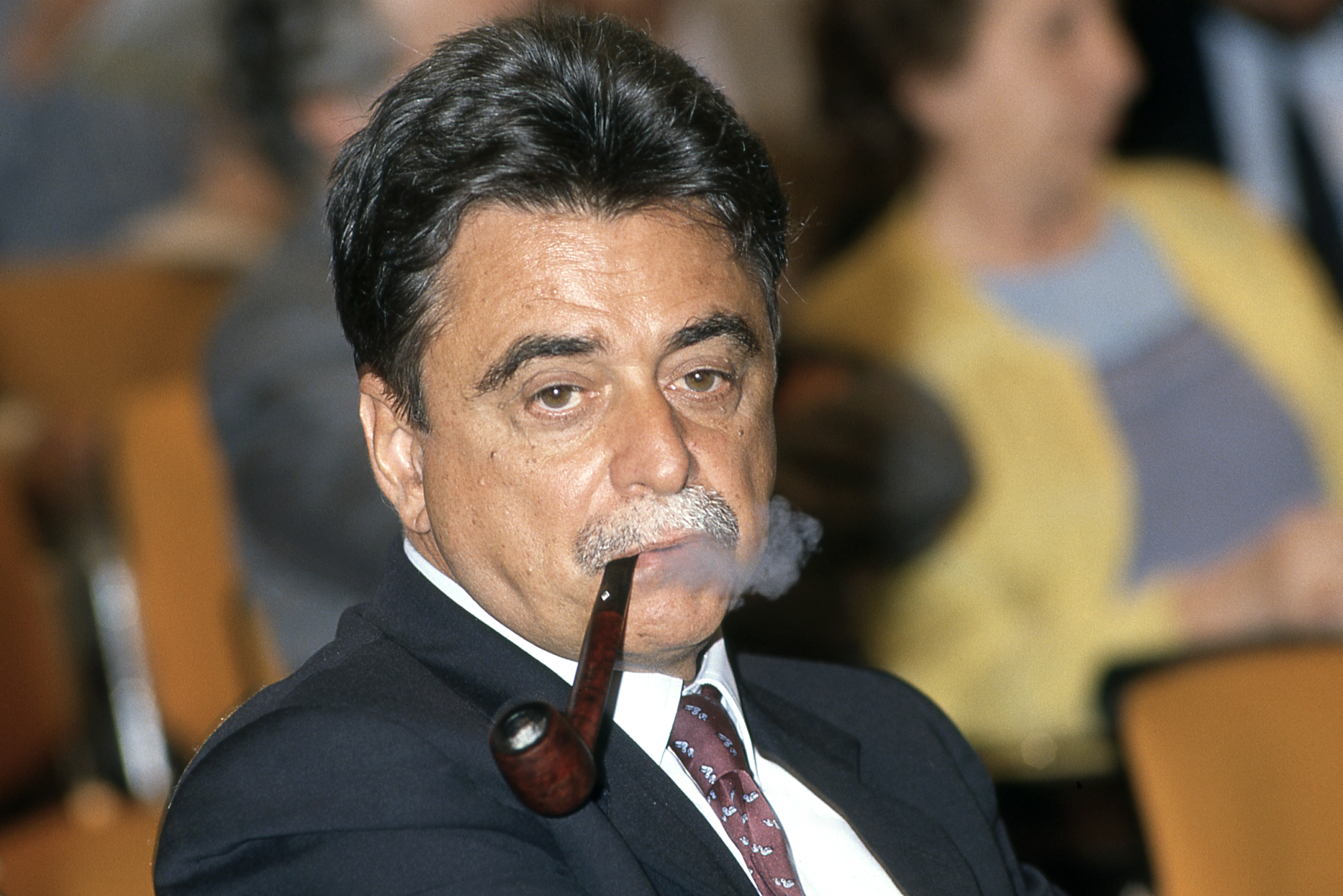 Achille Occhetto, ultimo segretario dal 1988 al 1991, anno in cui il Partito Comunista viene sciolto, per confluire nel Partito Democratico della Sinistra