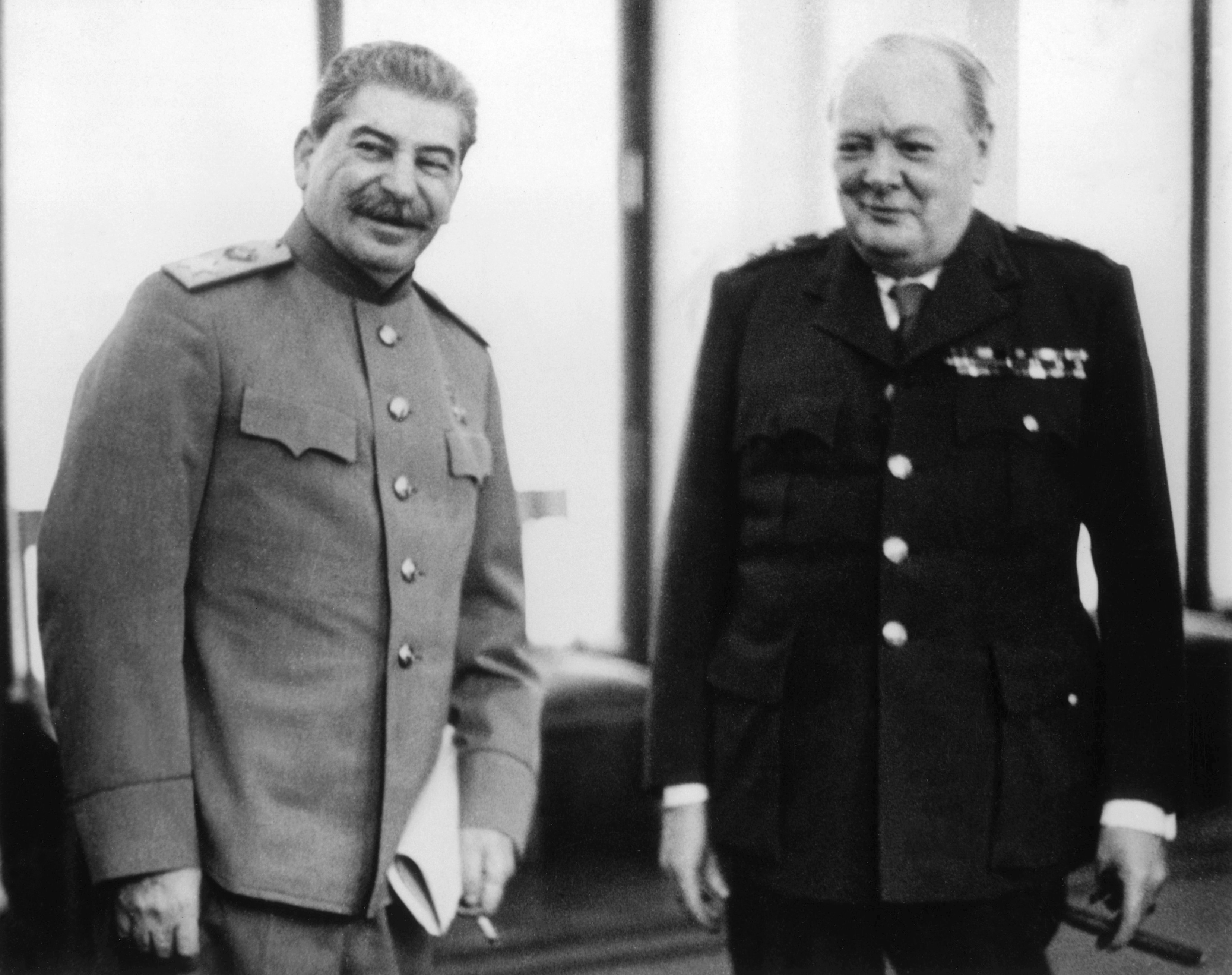 Stalin e Churchill: secondo le cronache tra i due leader durante la conferenza si alternano battute scherzose a dichiarazioni velenose. 