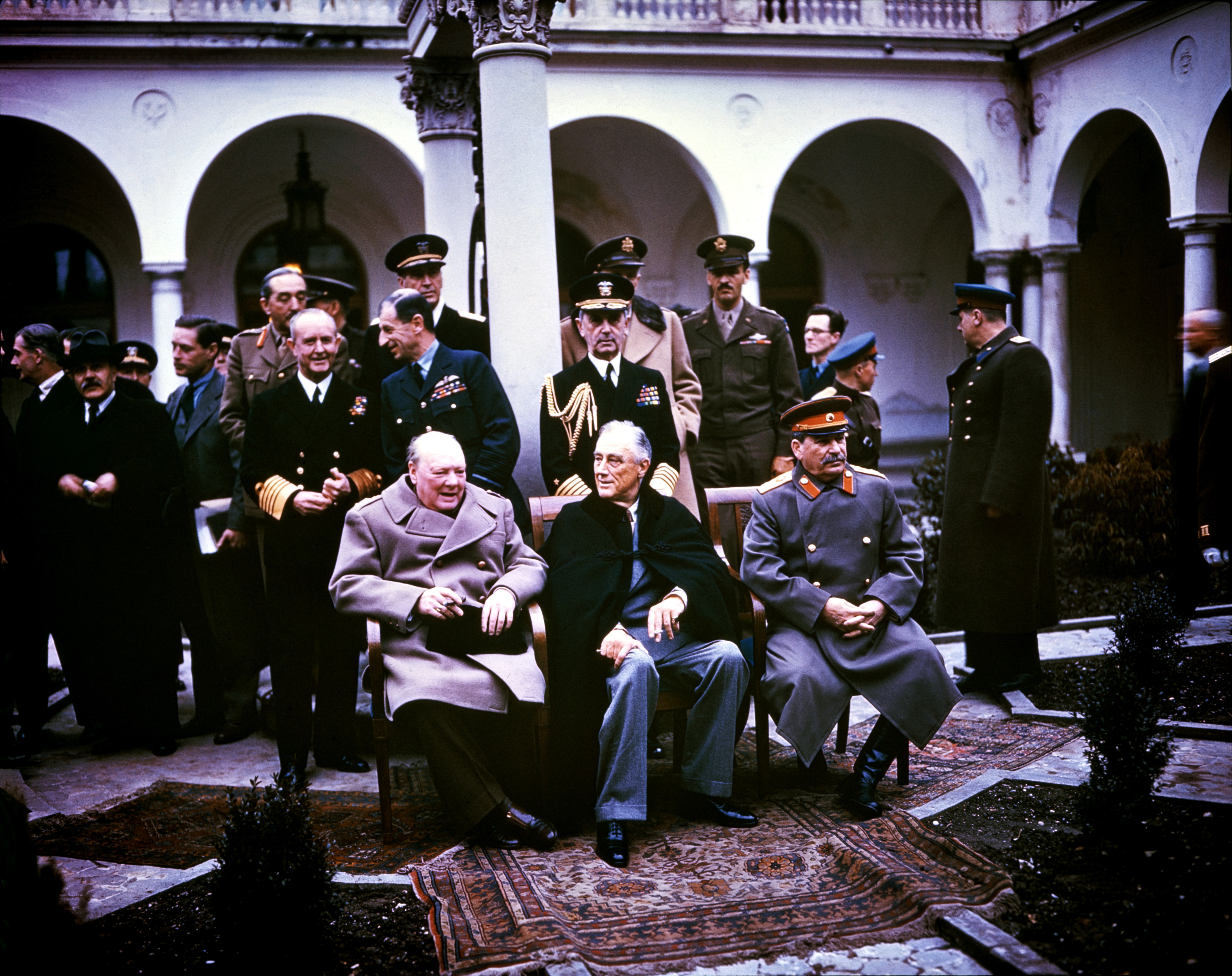 Una versione a colori della celebre foto dei tre leader scattata a Yalta