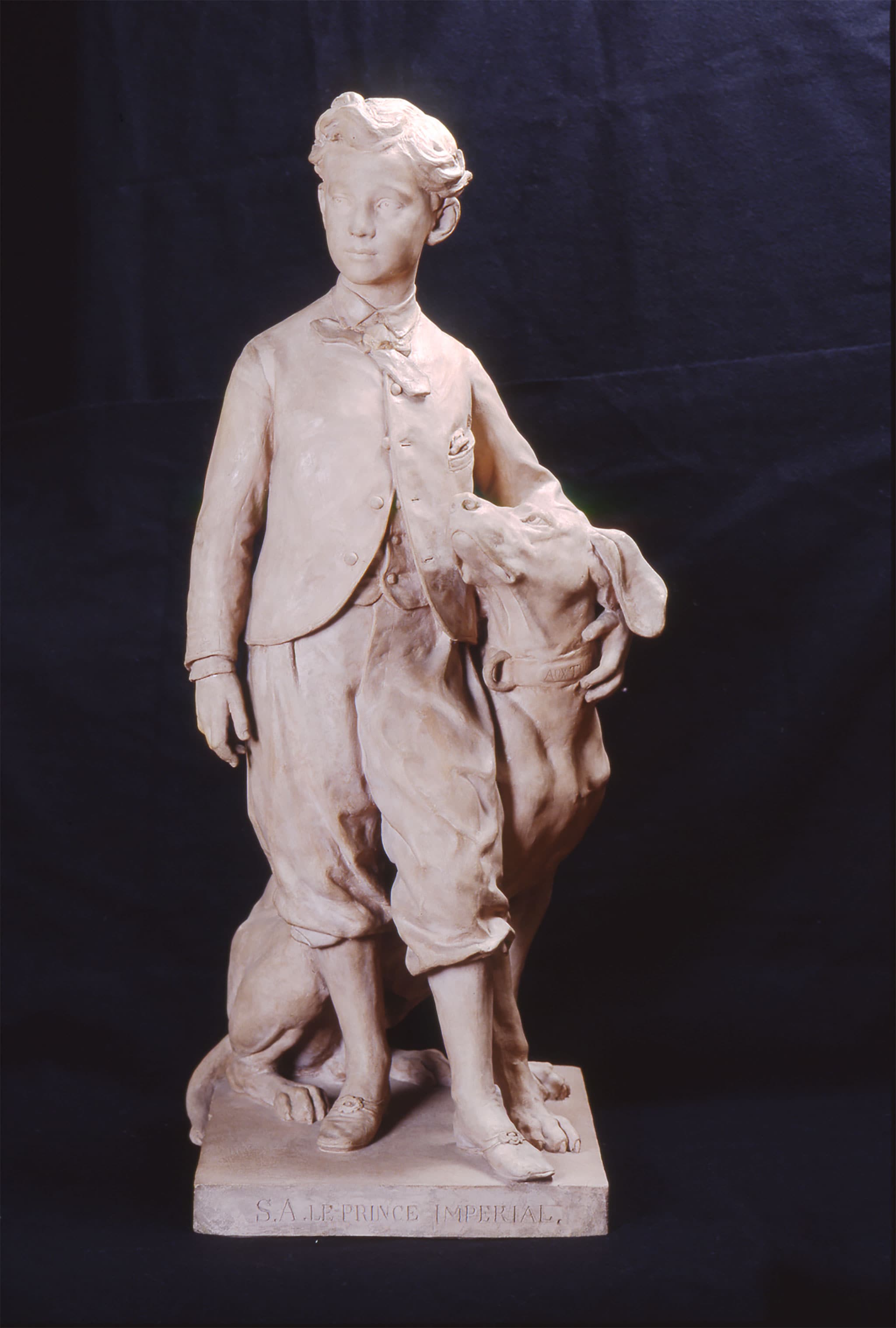 Jean-Baptiste Carpeaux "Il principe imperiale Napoleone Eugenio con il suo cane Nero", 1865. Terracotta, cm 66 (h) © Sovrintendenza Capitolina - Museo Napoleonico