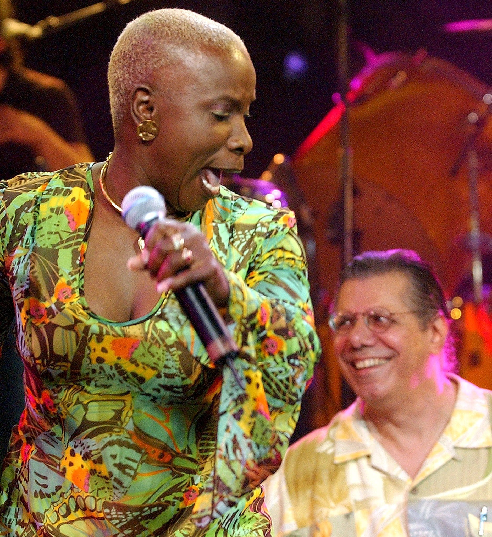 Chick Corea e la cantante Angelique Kidjo durante la “Notte degli Inni alla Pace” del 38° Montreux Jazz Festival, 15 luglio 2004.