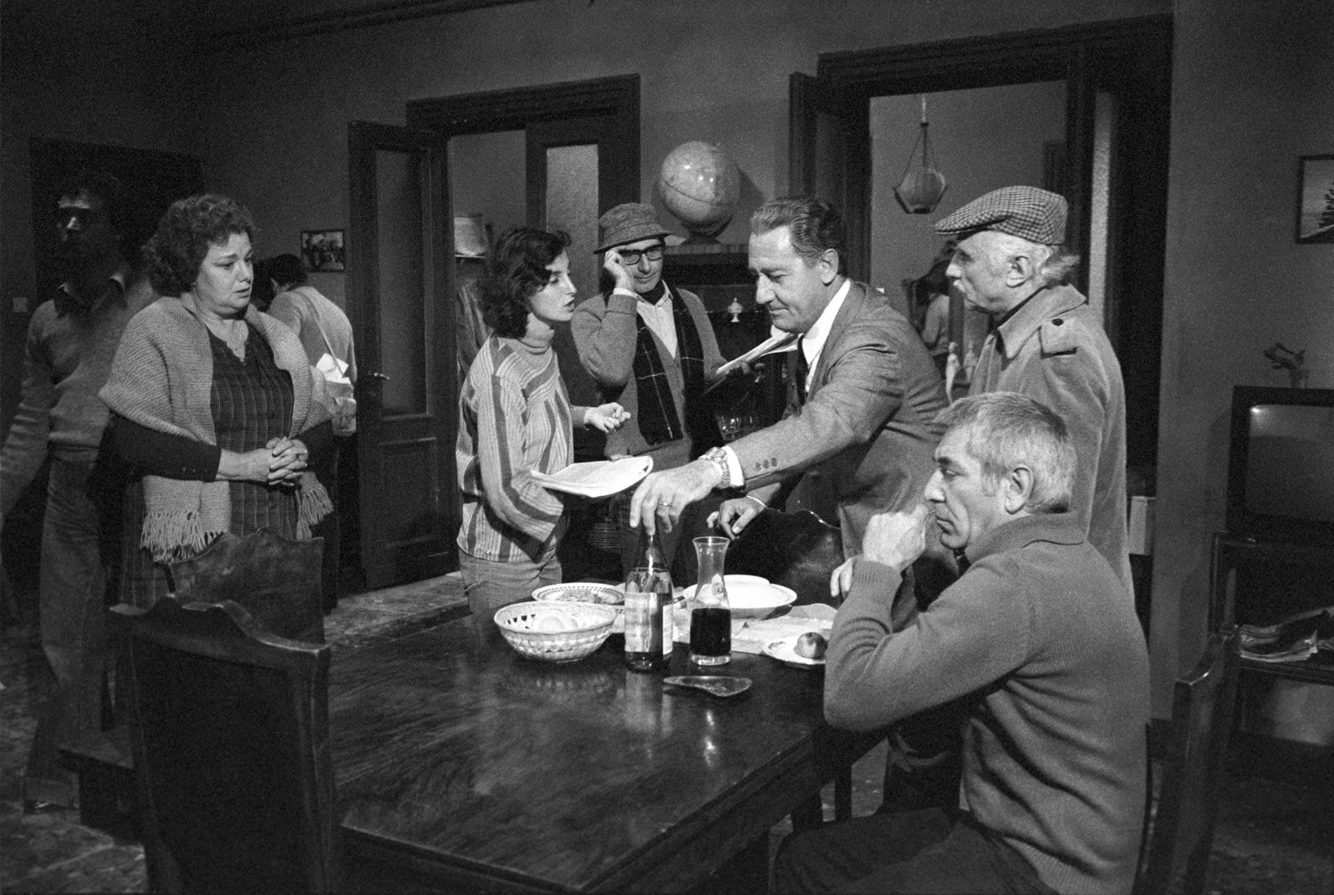 Sul set di "Un borghese piccolo piccolo", Monicelli con Alberto Sordi