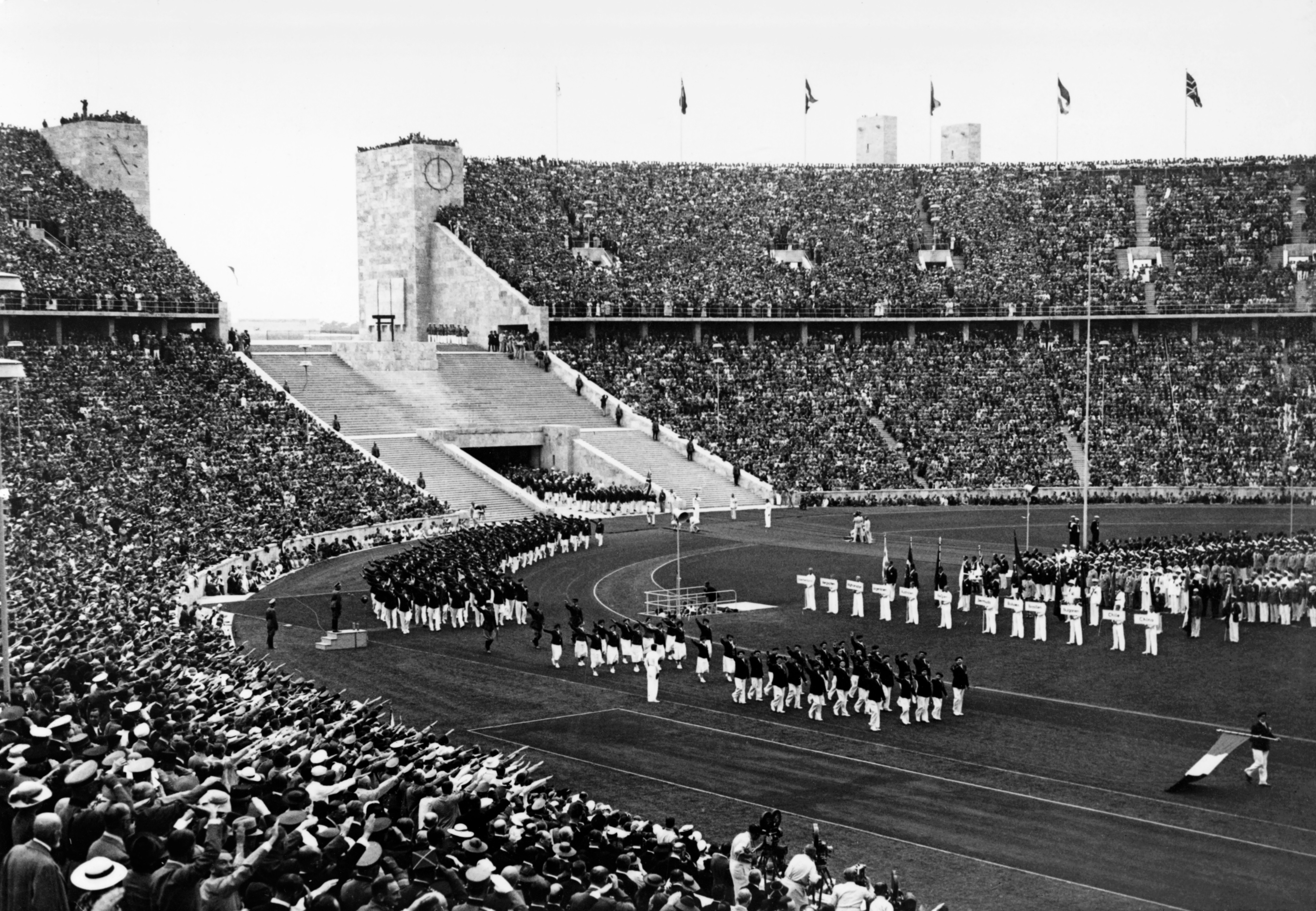 Cerimonia d'apertura tenutasi il 1 agosto 1936 all'Olympiastadion di Berlino, alla presenza del Fuhrer. Ad annunciarne il suo arrivo le fanfare dirette da Richard Strauss