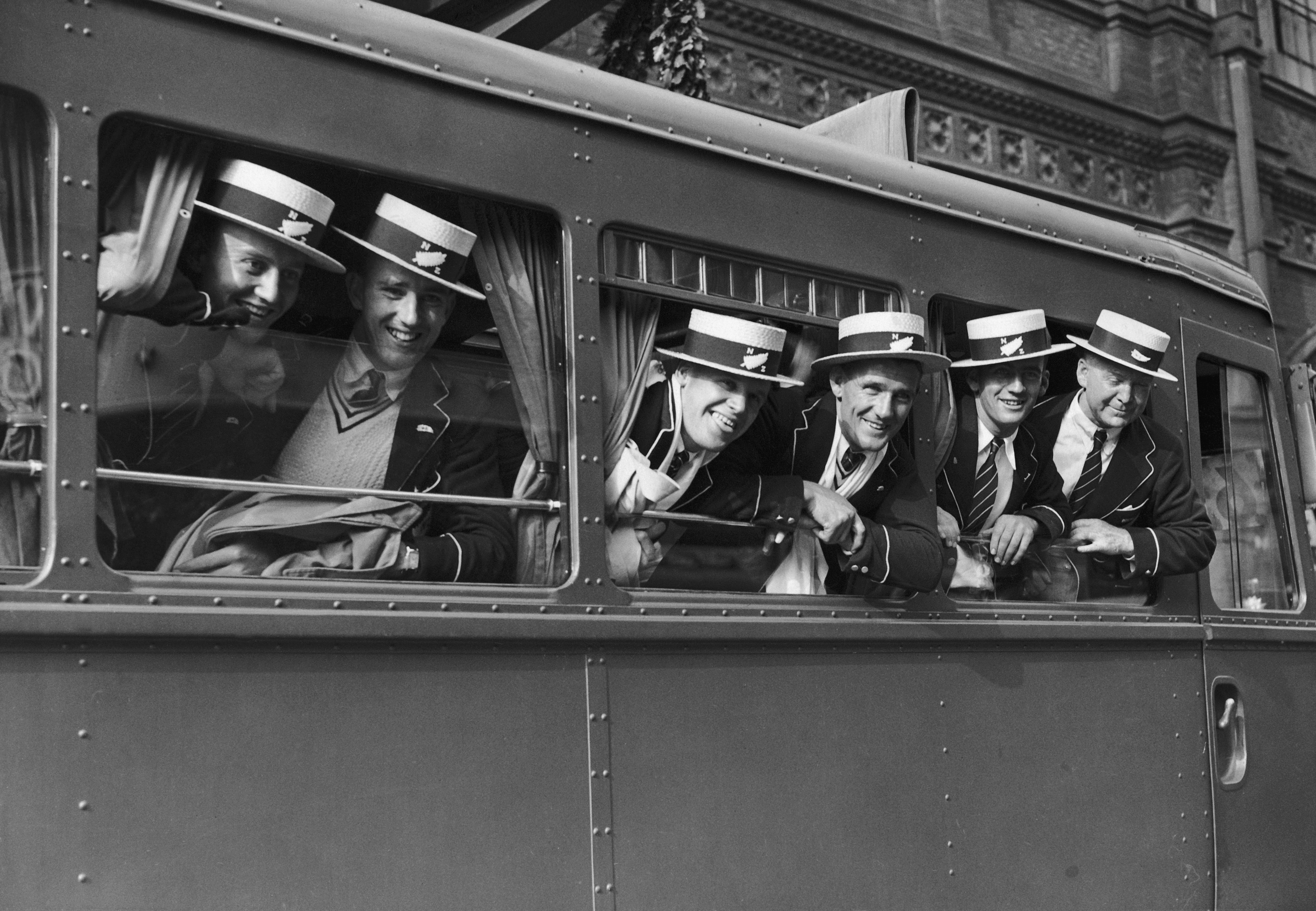 Un gruppo di atleti neozelandesi che lasciano Berlino per recarsi al Villaggio Olimpico, il 28 luglio 1936.