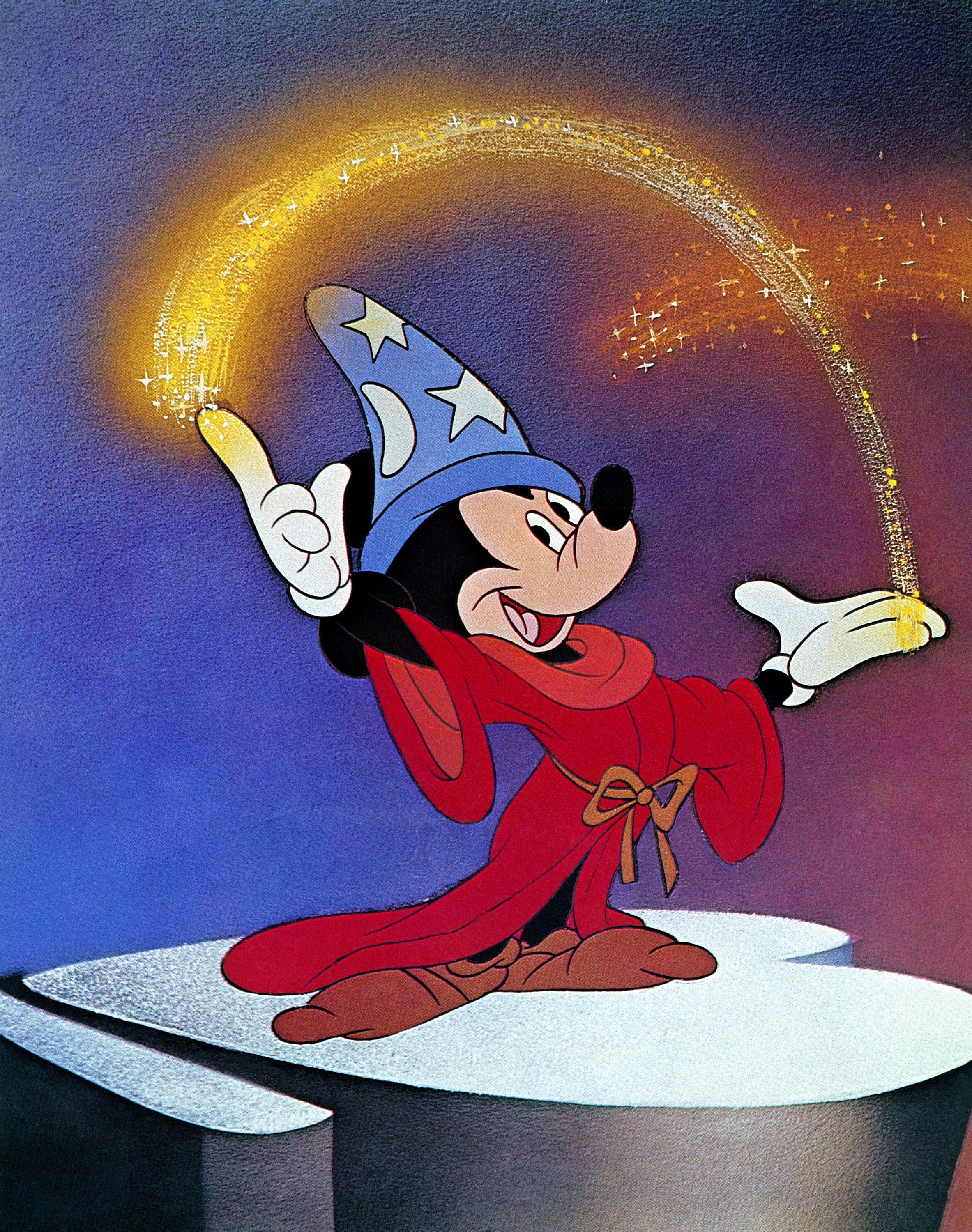 Mickey Mouse veste i panni dell’Apprendista stregone nell’episodio più celebre di “Fantasia”