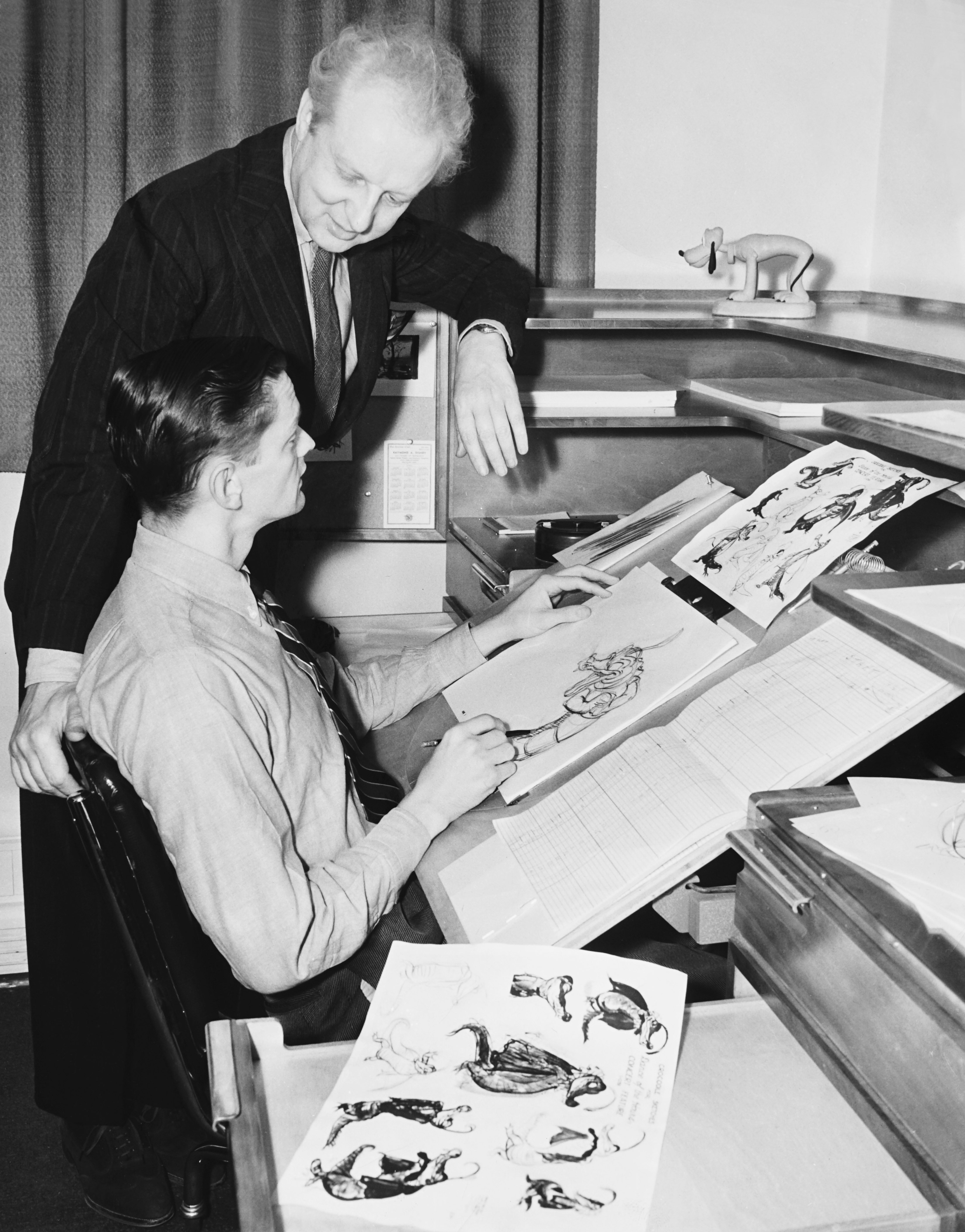 Leopold Stokowski con un animatore nei Disney Studios