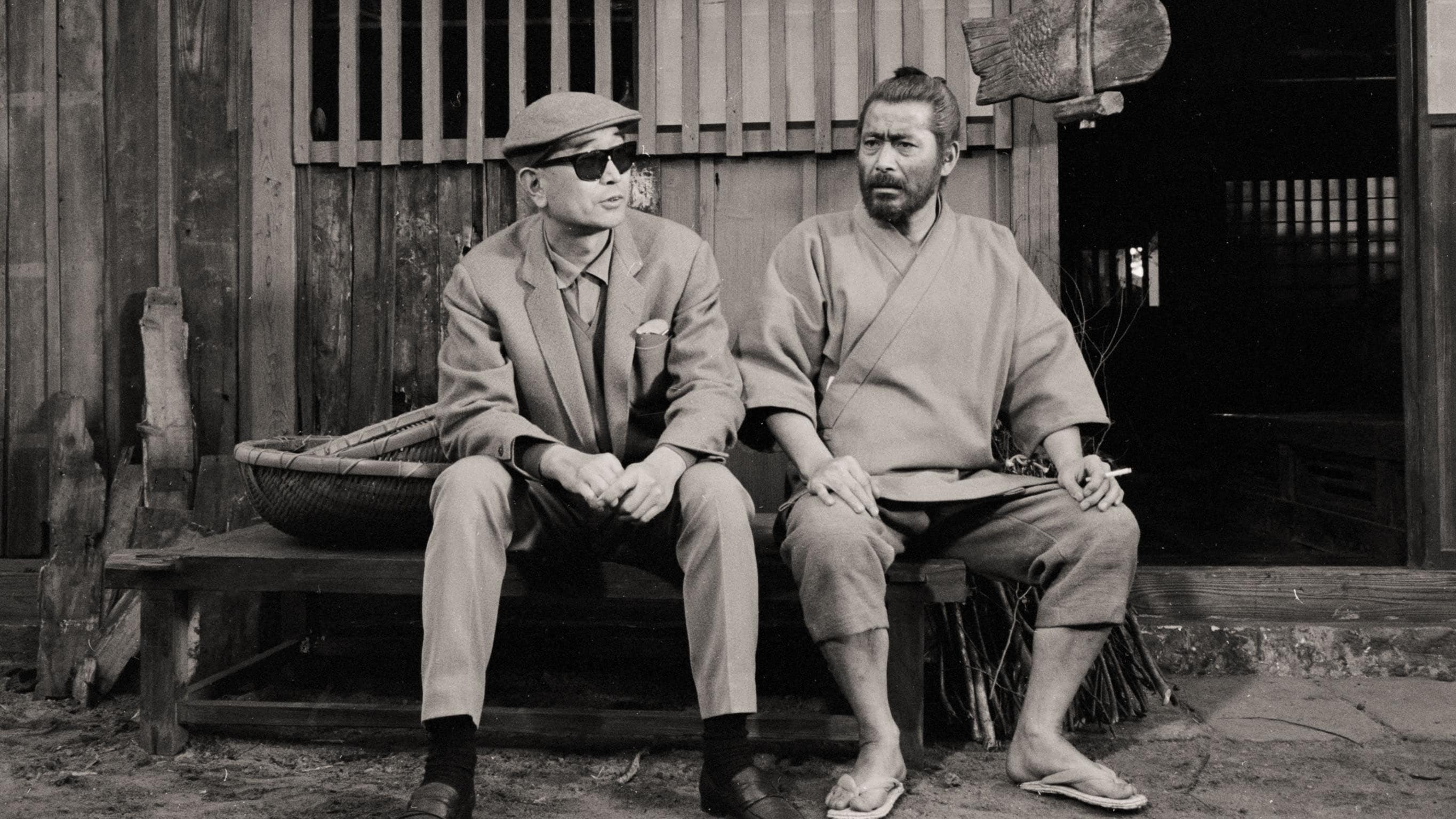 A sinistra il regista Akira Kurosawa sul set con Toshiro Mifune