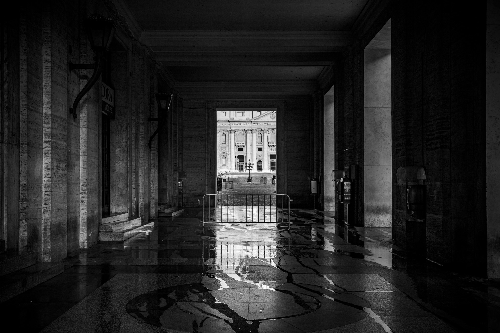 #5 dalla serie “Chiusa per Ferie” © Giovanni De Angelis, 2019. Fine art print su carta cotone 50x70 edizioni di 3 