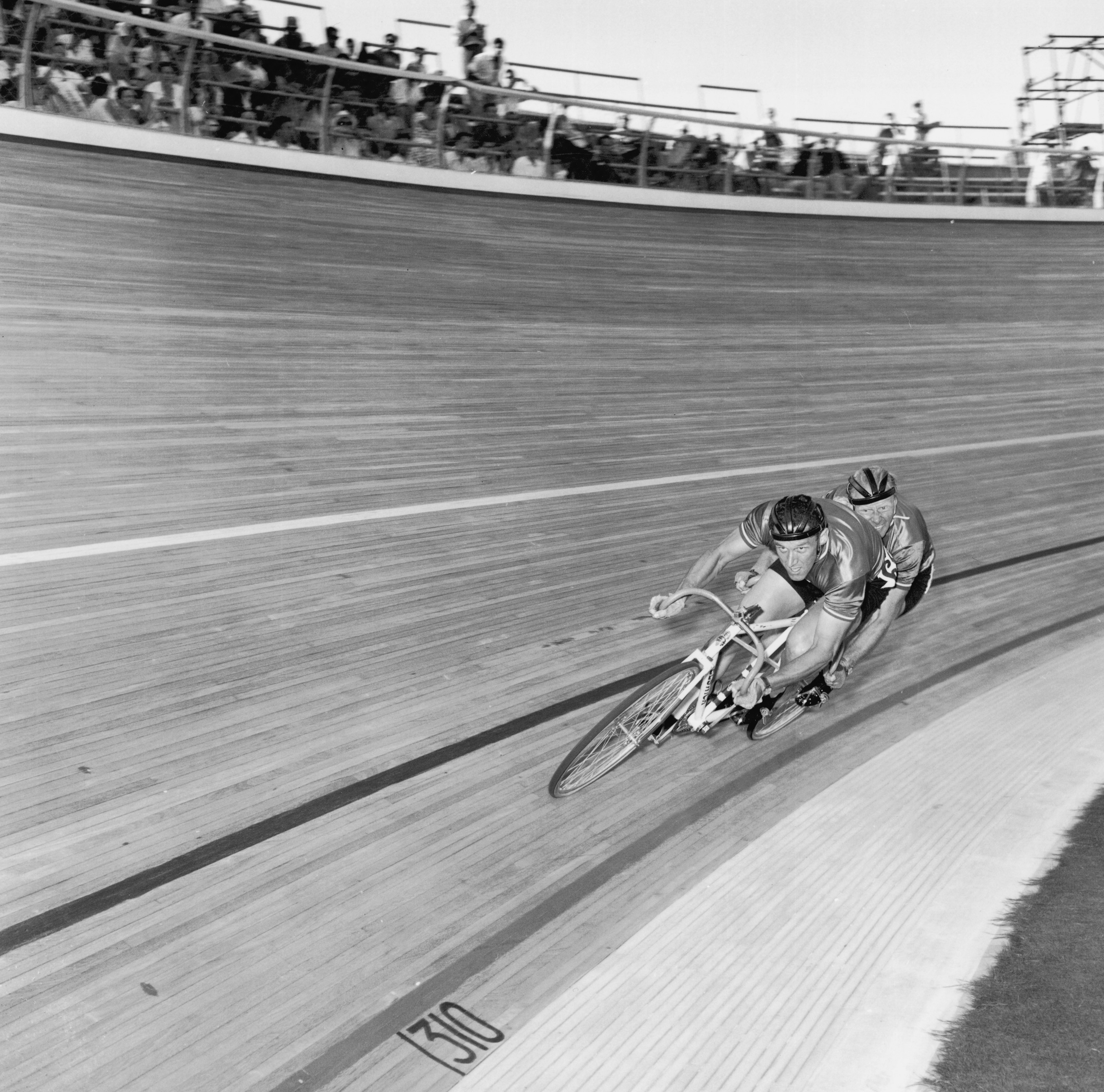 Un particolare delle gare ciclistiche al Velodromo, uno degli impianti costruiti per le Olimpiadi