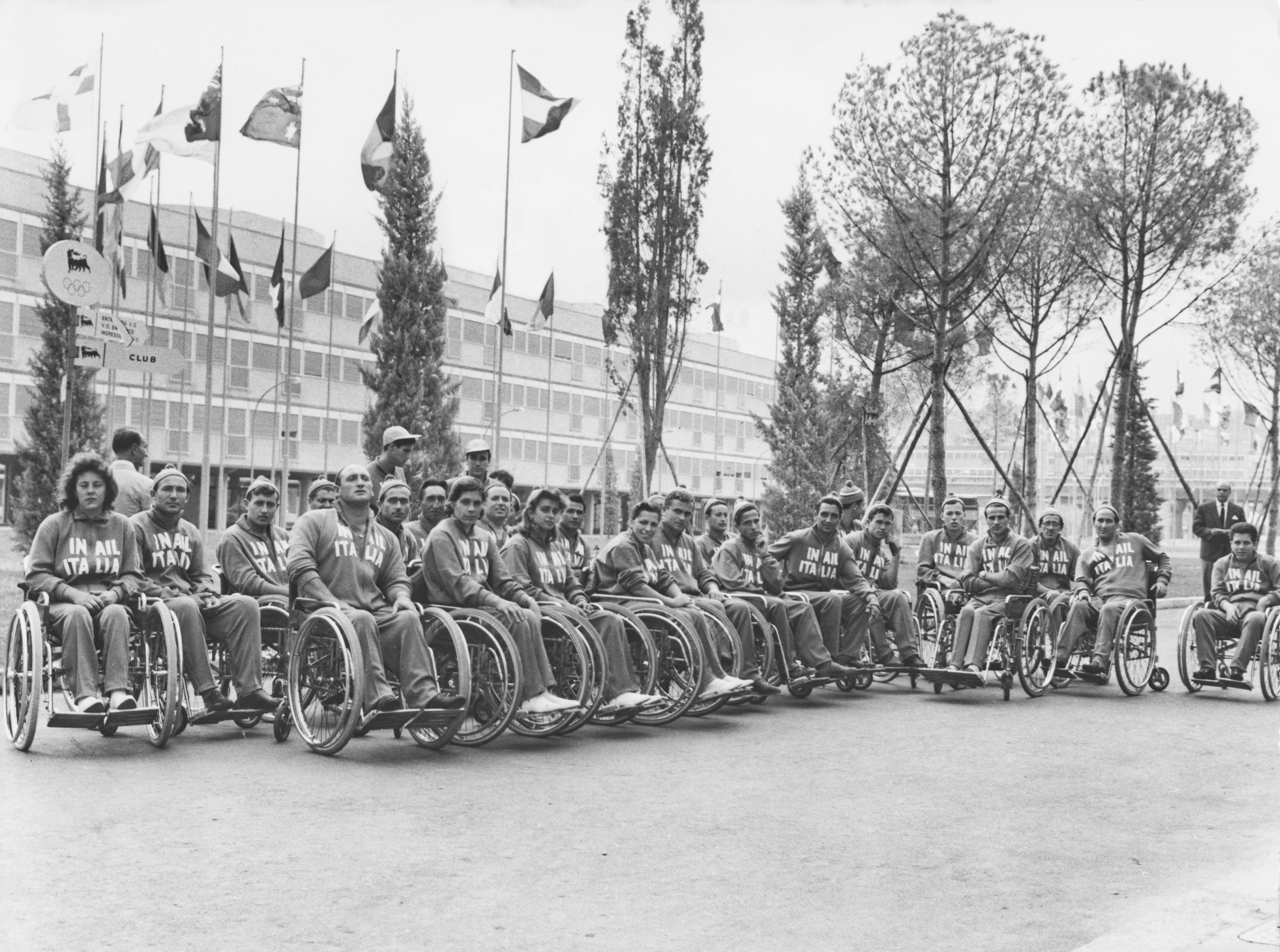 La squadra paraolimpica italiana in una foto ufficiale prima dell'inizio dei Giochi