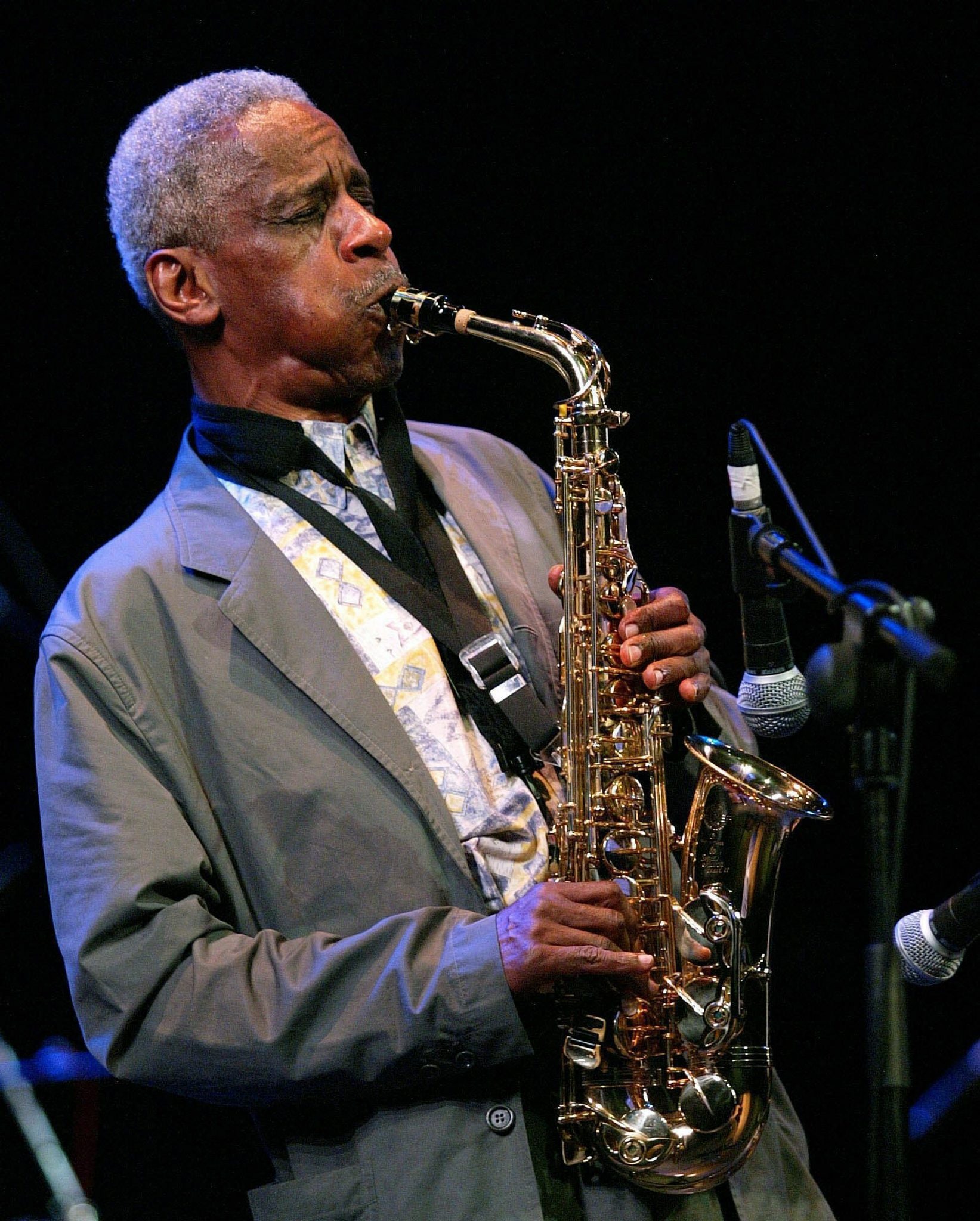 Roscoe Mitchell, al sax alto, si esibisce al Teatro Campoamor durante la chiusura del Festival Jazz di Oviedo nelle Asturie (Spagna settentrionale), 2004