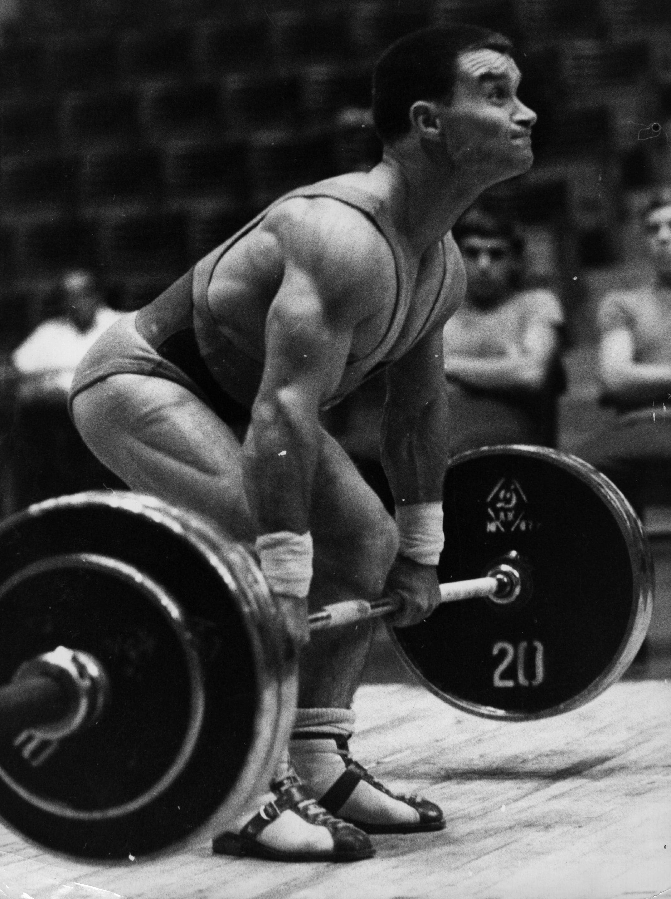 Il sollevatore di pesi ungherese Imre Foldi durante una delle gare. Nel corso delle Olimpiadi del 1968 stabilisce un nuovo record mondiale