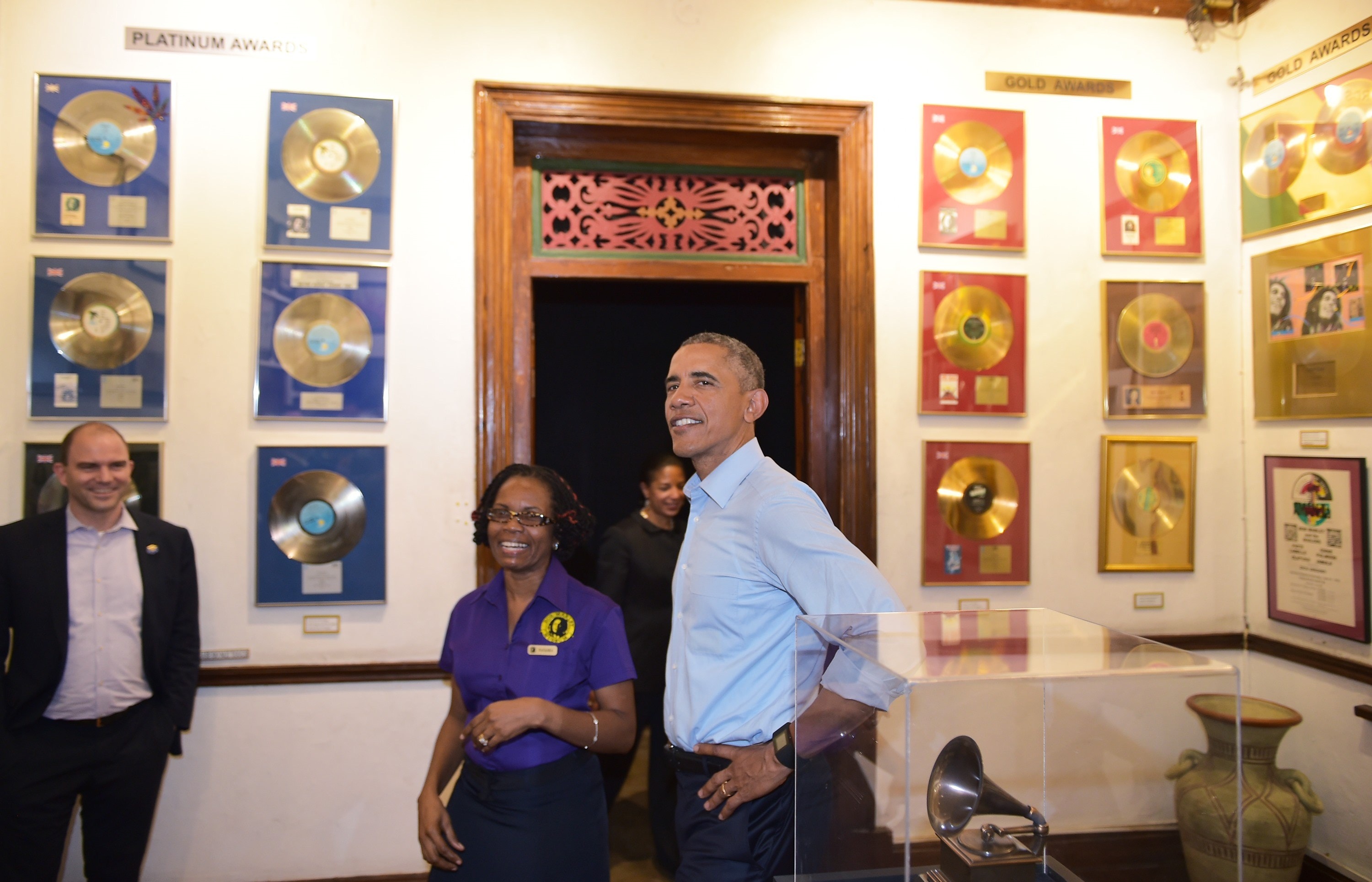 Barack Obama visita il Bob Marley Museum nell'aprile del 2005