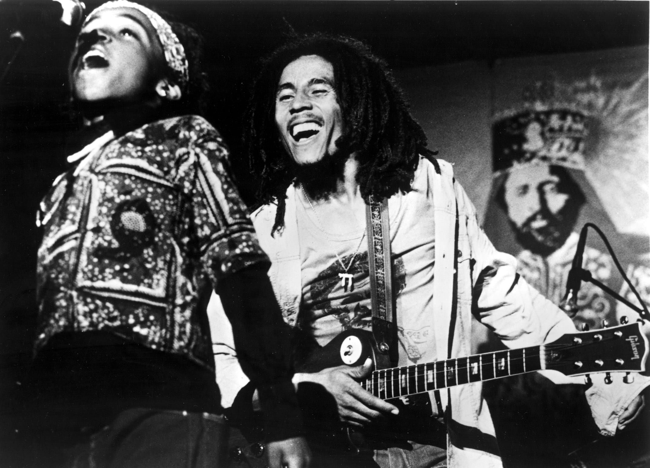 Bob Marley con il figlio Ziggy ancora bambino negli anni 70