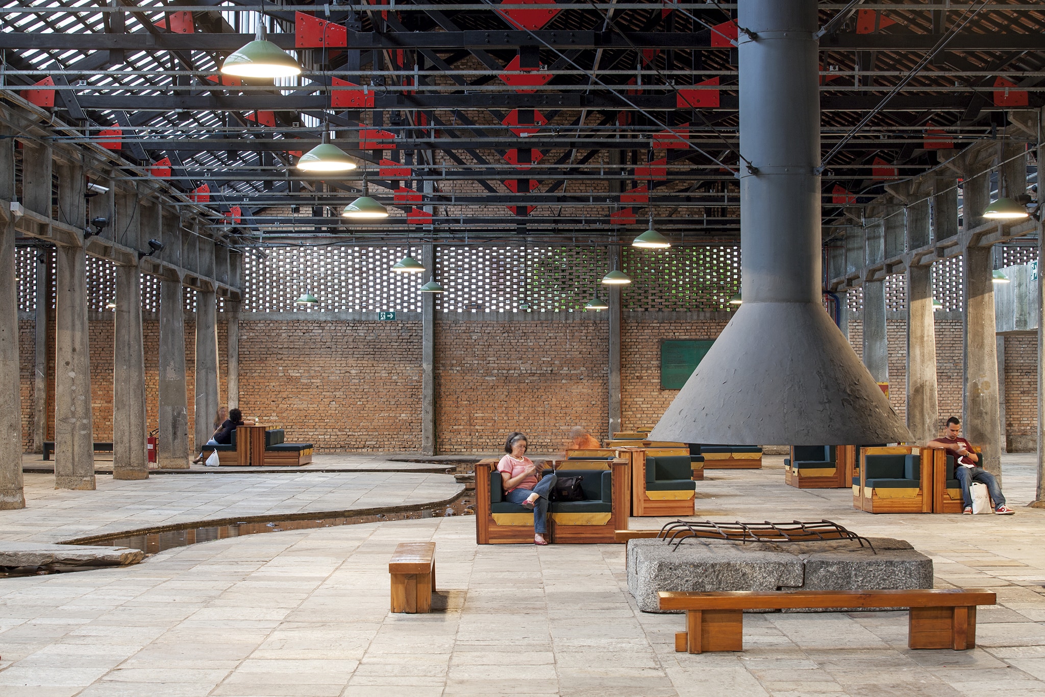 Lina Bo Bardi "SESC Pompeia". Foto Leonardo Finotti 