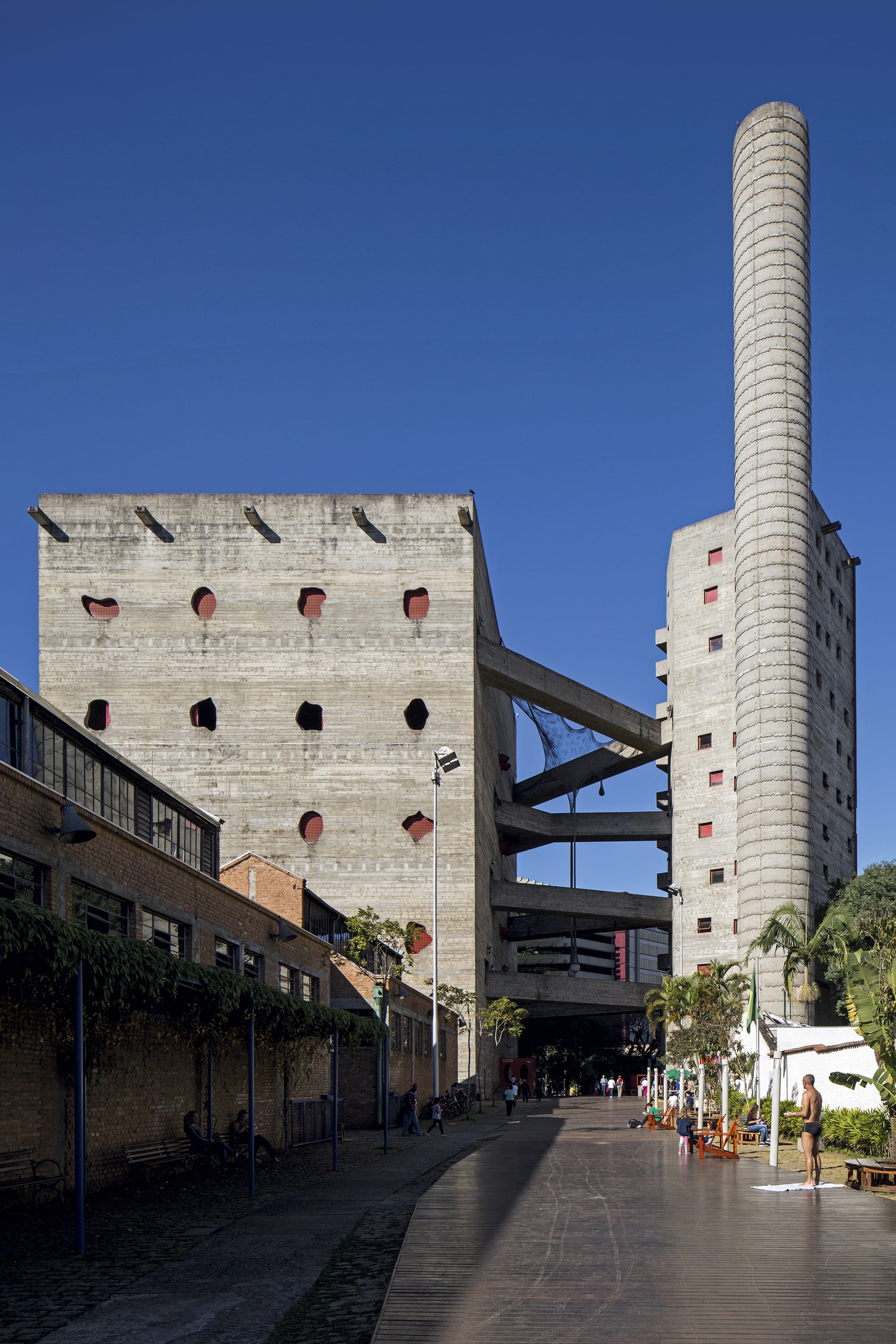 Lina Bo Bardi "SESC Pompeia". Foto Leonardo Finotti 