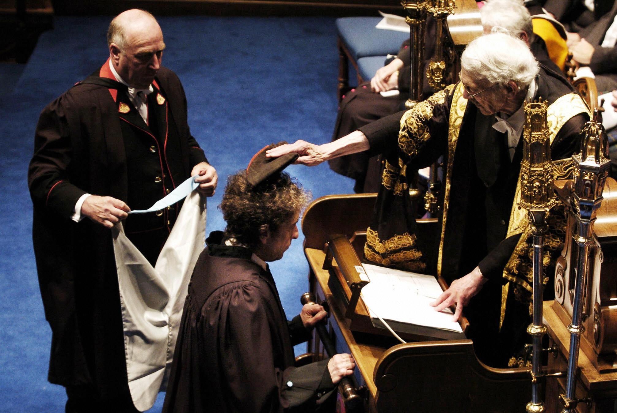 Giugno 2004. Bob Dylan riceve la laurea honoris causa in musicologia presso l'università di St. Andrew in Scozia
