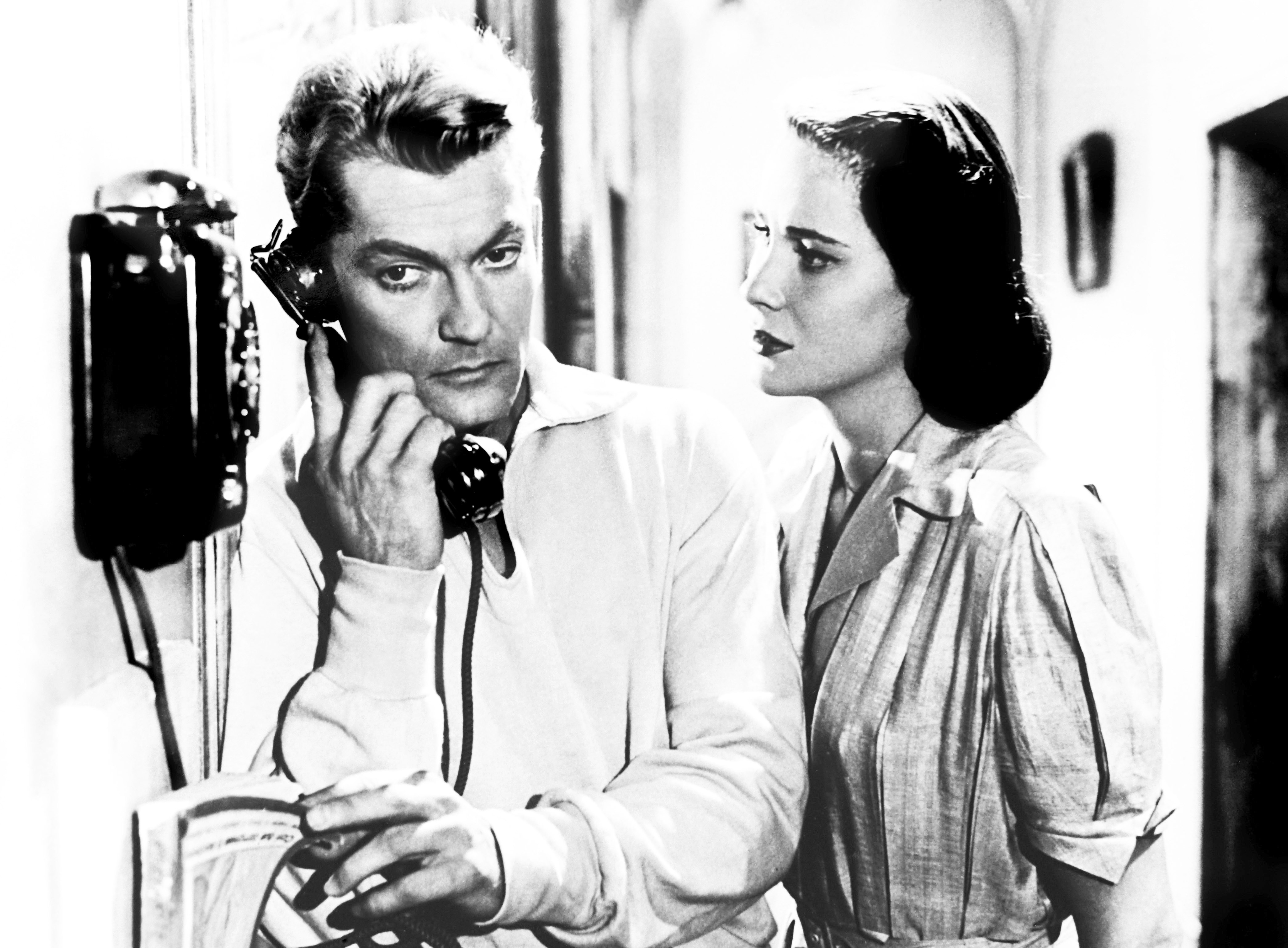 In una scena del film "I miracoli non si ripetono" di Yves Allégret, 1951. Alida Valli con l'attore Jean Marais