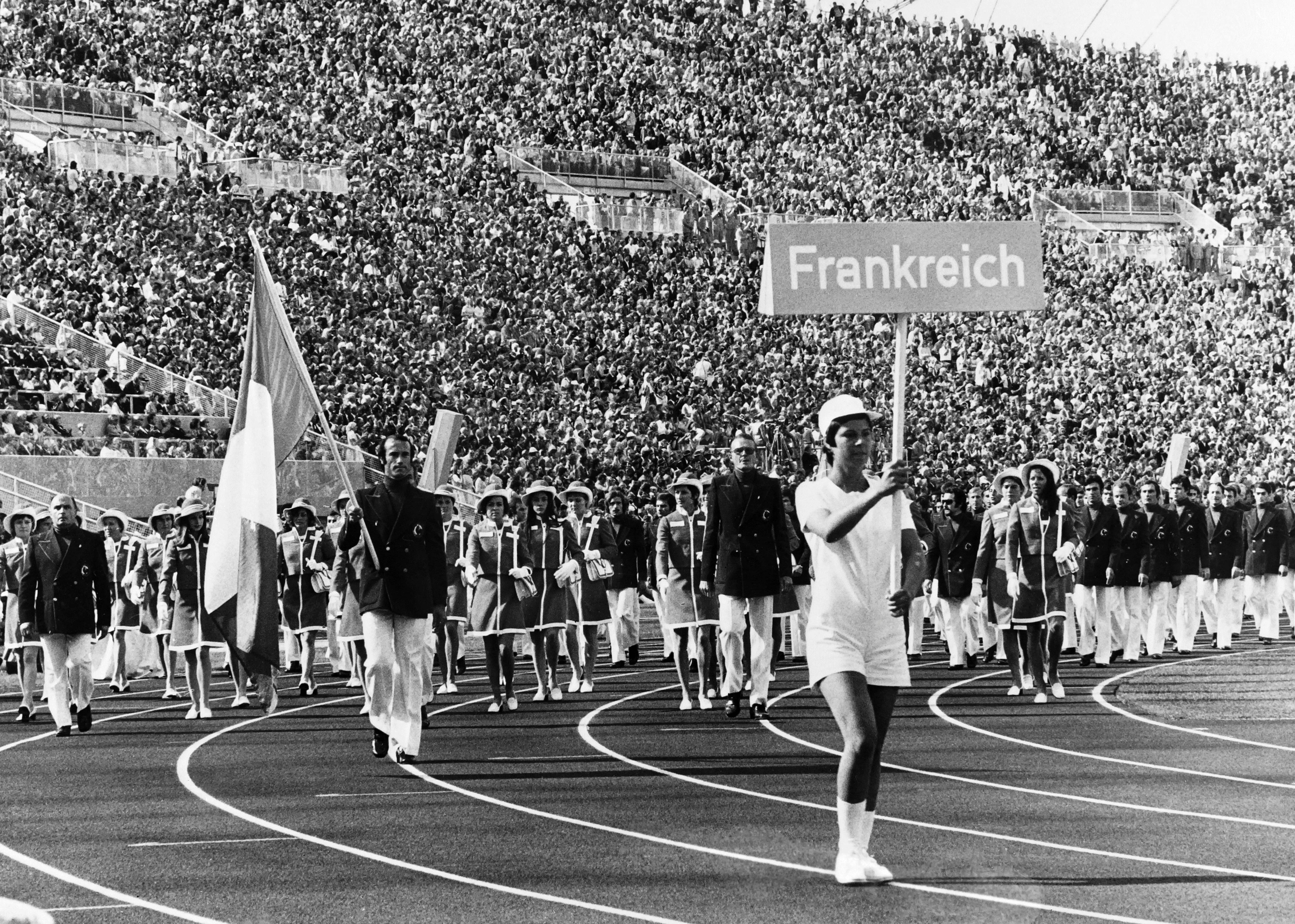La delegazione francese sfila durante l'apertura dei Giochi Olimpici a Monaco di Baviera, il 26 agosto 1972