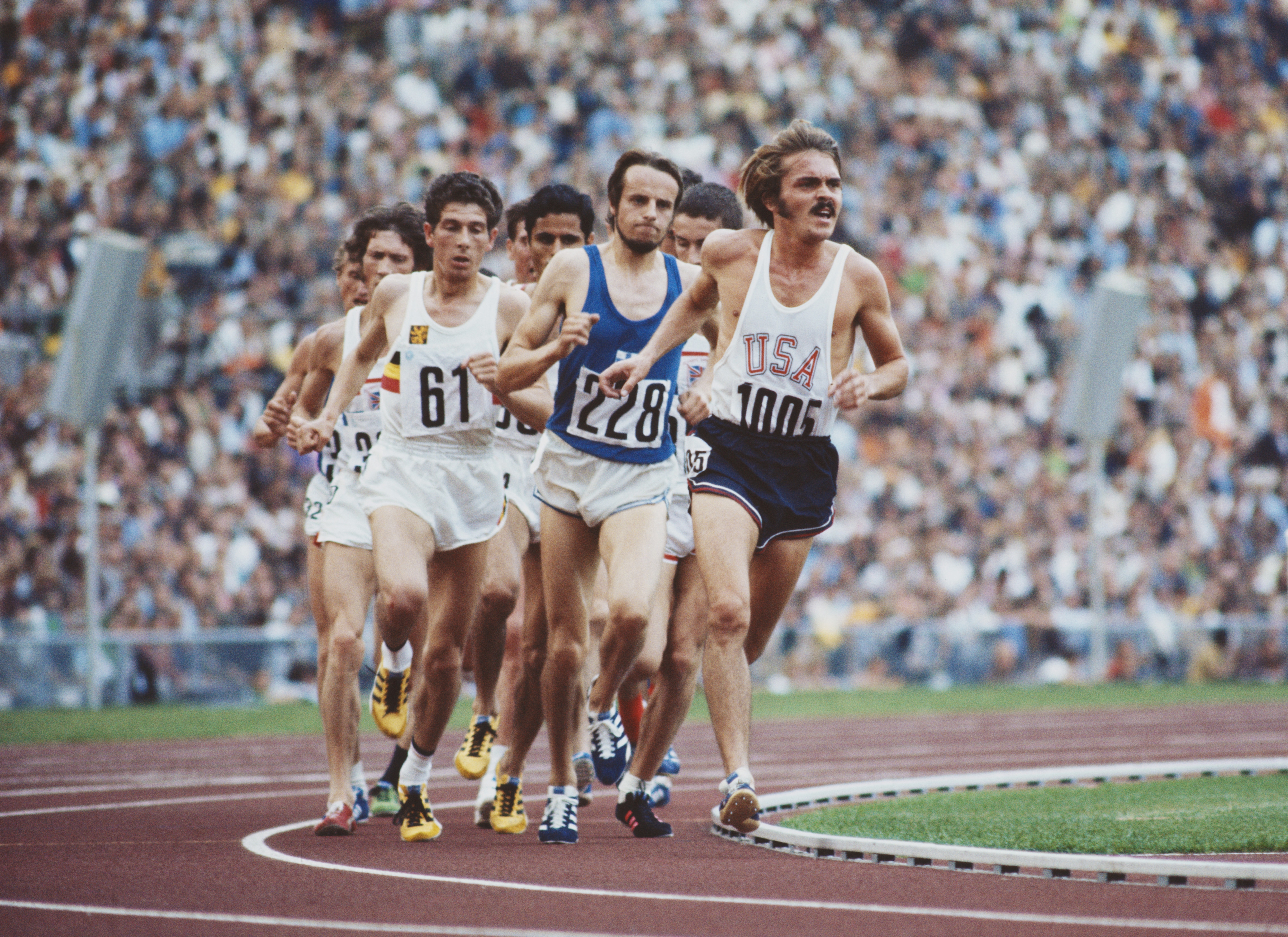 Un'immagine della finale dei 5000 metri piani, in testa l'americano Steve Prefontaine