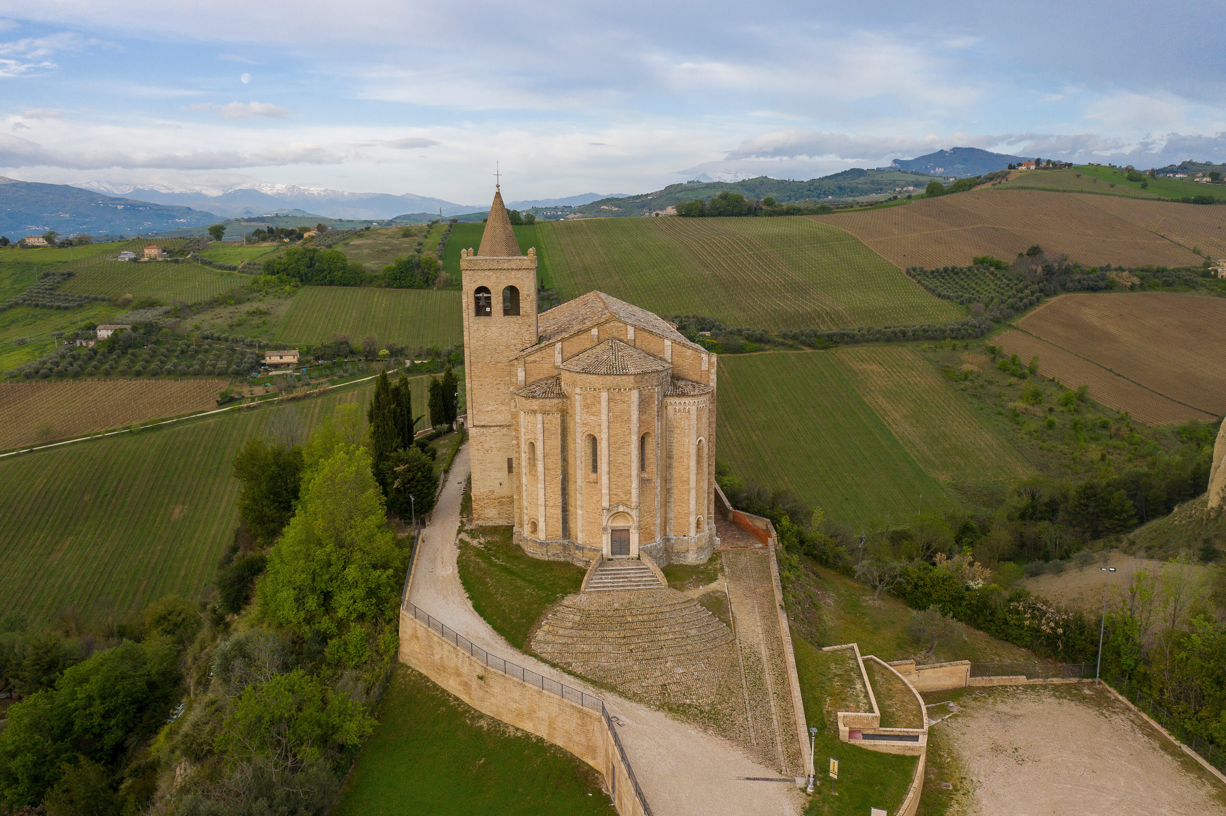 Chiesa di Santa Maria della Rocca, Offida - Ascoli Piceno. Foto Katia Camplone 2021, FAI - Fondo Ambiente Italiano.