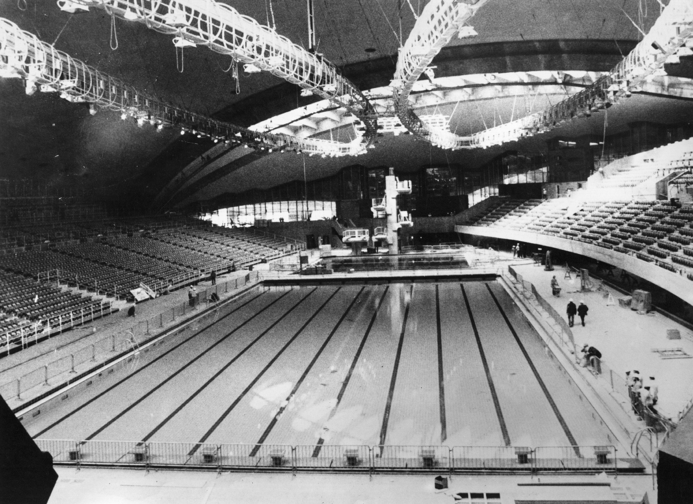 Interno della piscina olimpica, costruita appositamente per i Giochi del 1976