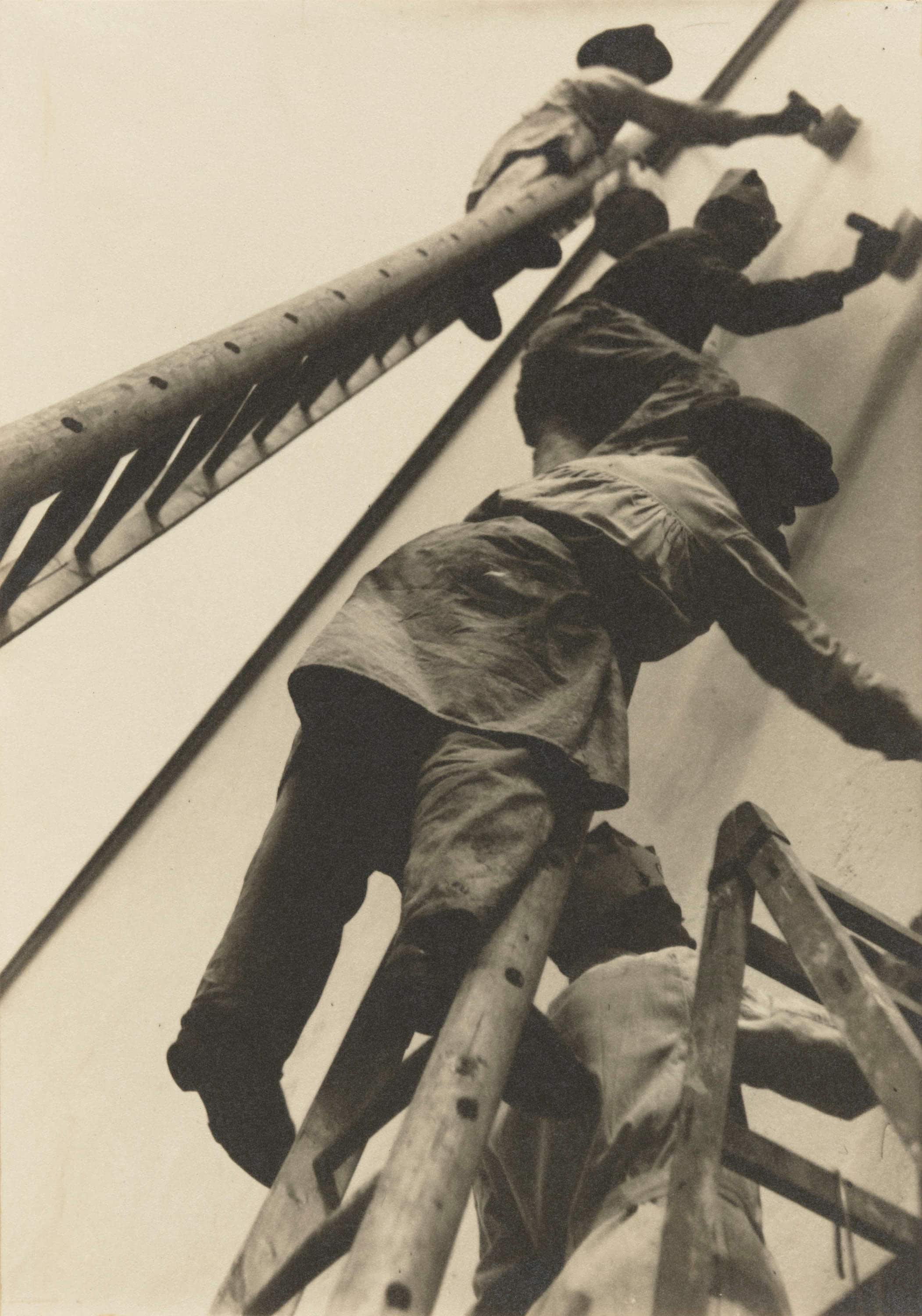  Gertrud Arndt: At the Masters' Houses, 1929–30. Stampa alla gelatina ai sali d’argento, 22.6 x 15.8 cm. The Museum of Modern Art, New York Thomas Walther Collection. Gift of Thomas Walther © 2021, ProLitteris, Zürich Digital Image © 2021 The Museum of Modern Art, New York/Scala, Florence 