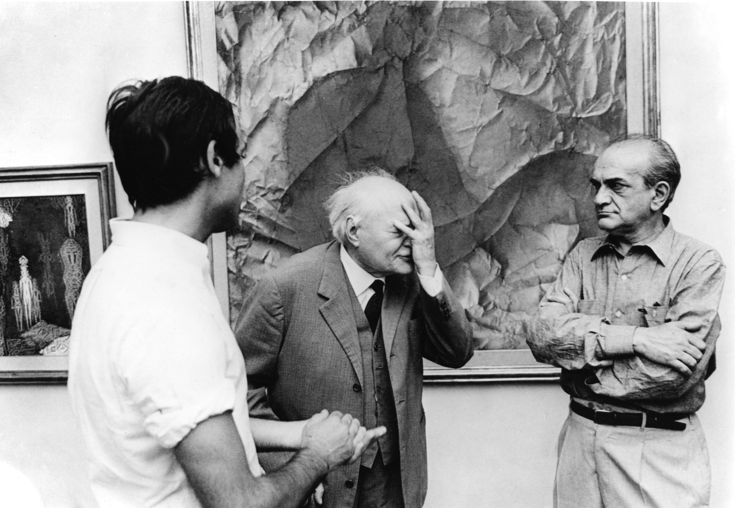 1964, Milano, da sinistra: Mario Schifano, Giuseppe Ungaretti e Corrado Cagli