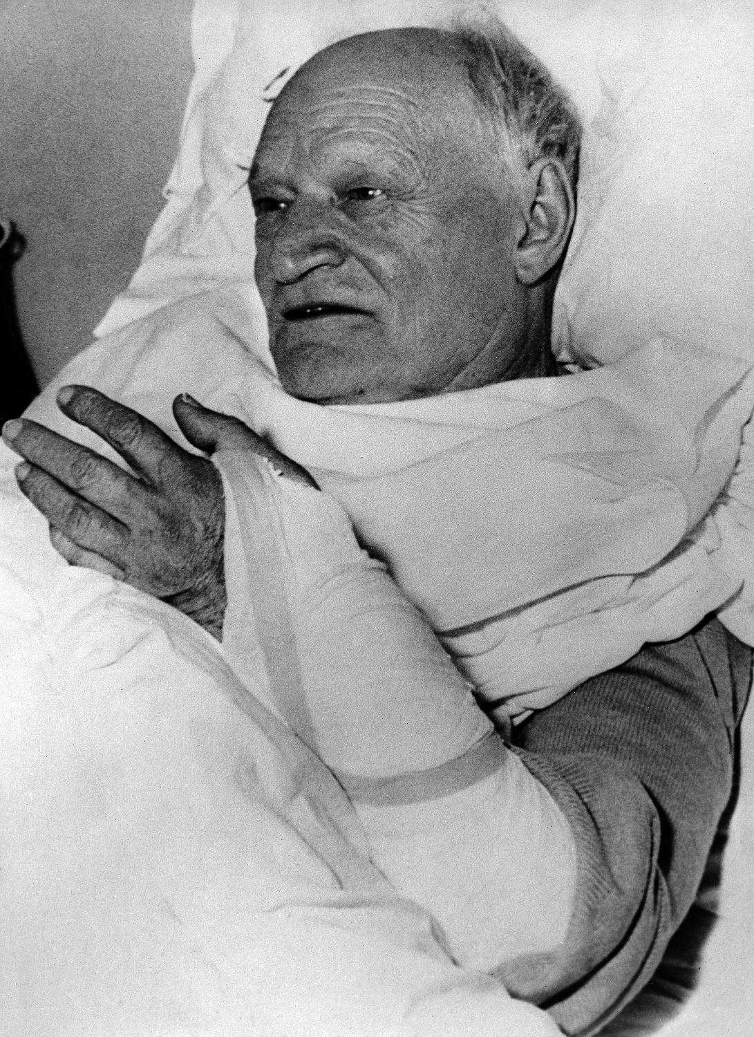 Anni ’60, Giuseppe Ungaretti a letto malato