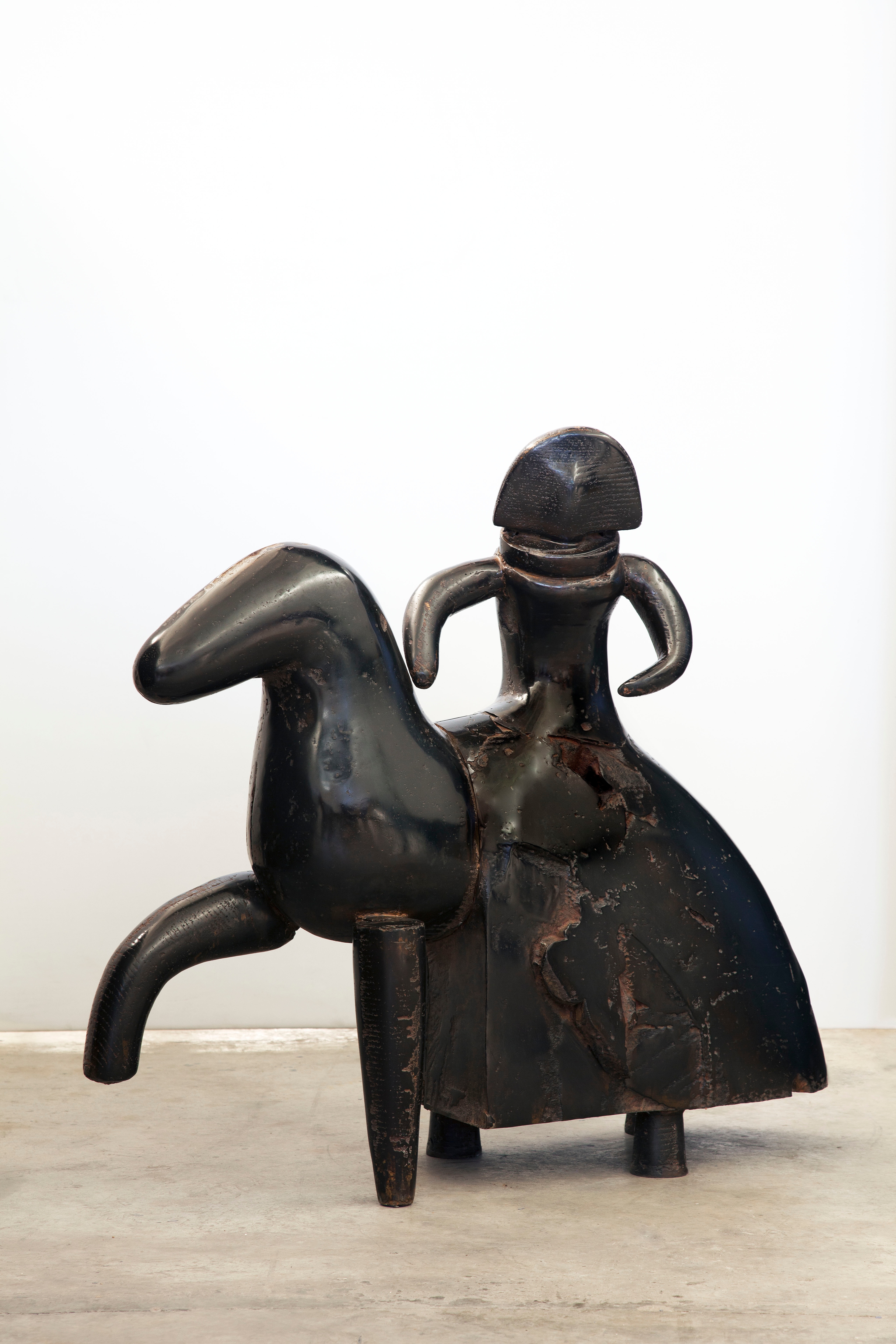 Manolo Valdés: Dama a Caballo, 2012, bronzo, ed. 1/9 cm 100 x 106 x 34 Collezione Privata – Padova, ©Manolo Valdés by SIAE 2020